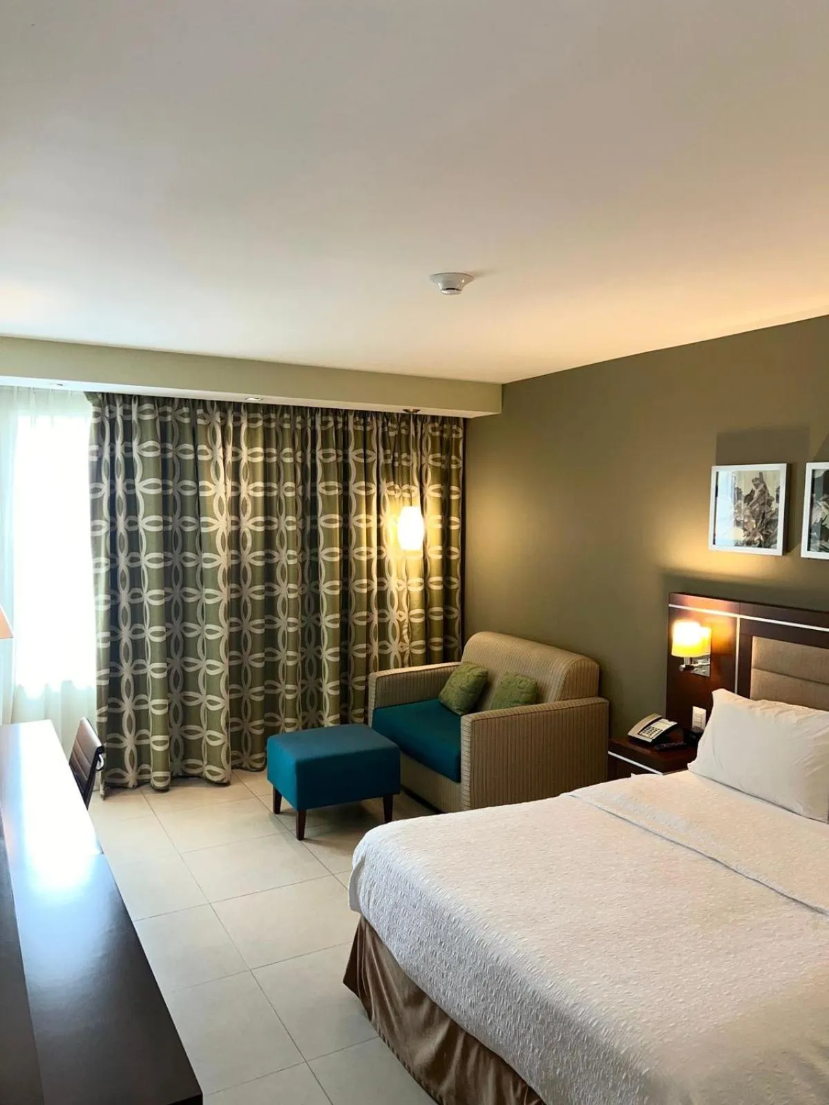 Property building, Bed in Hampton Inn by Hilton Villahermosa