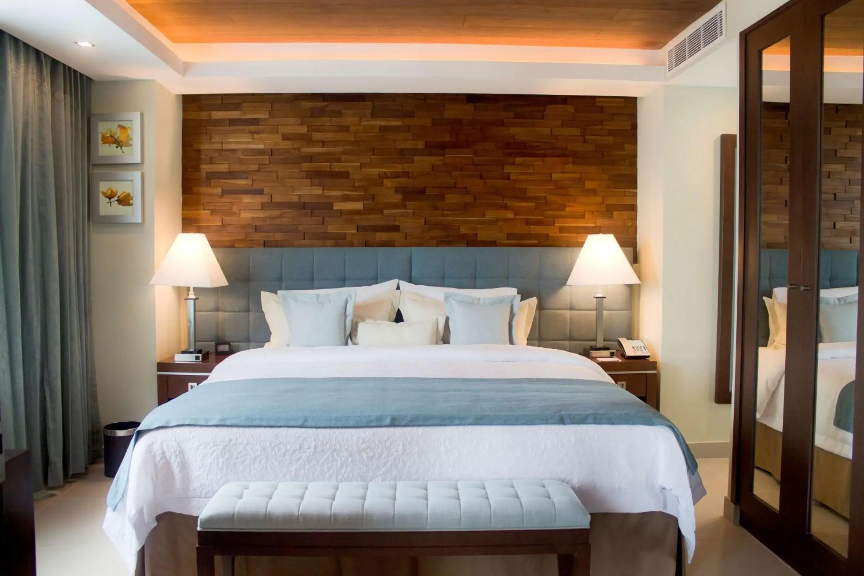 Bed in Hampton Inn by Hilton Villahermosa Bed in Hampton Inn by Hilton Villahermosa