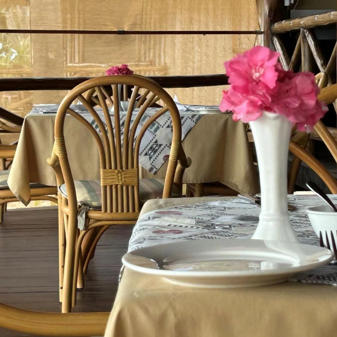 Restaurant/places to eat in Barry's Beach Resort