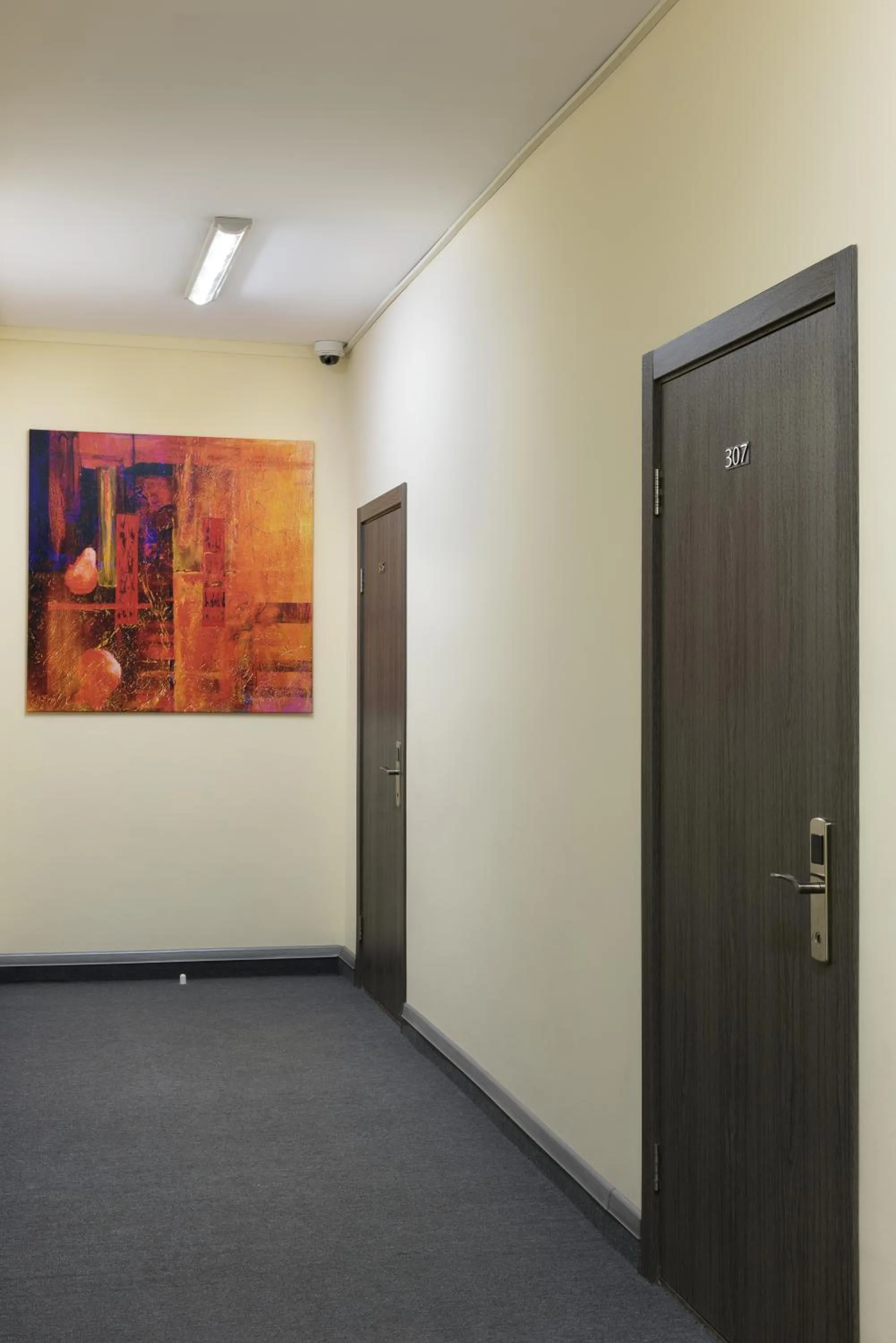 Property building in Twin Apart Hotel