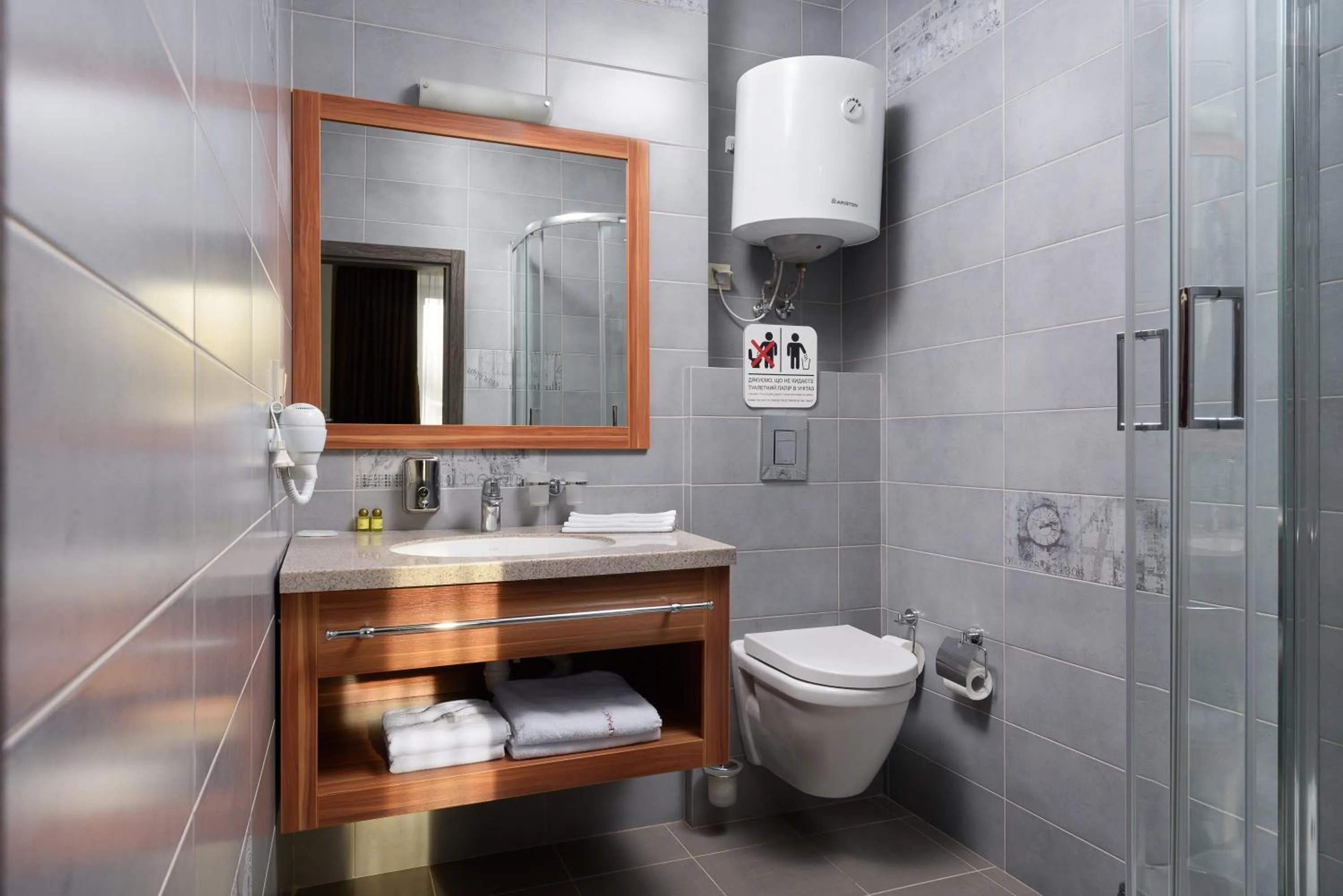 Shower in Twin Apart Hotel