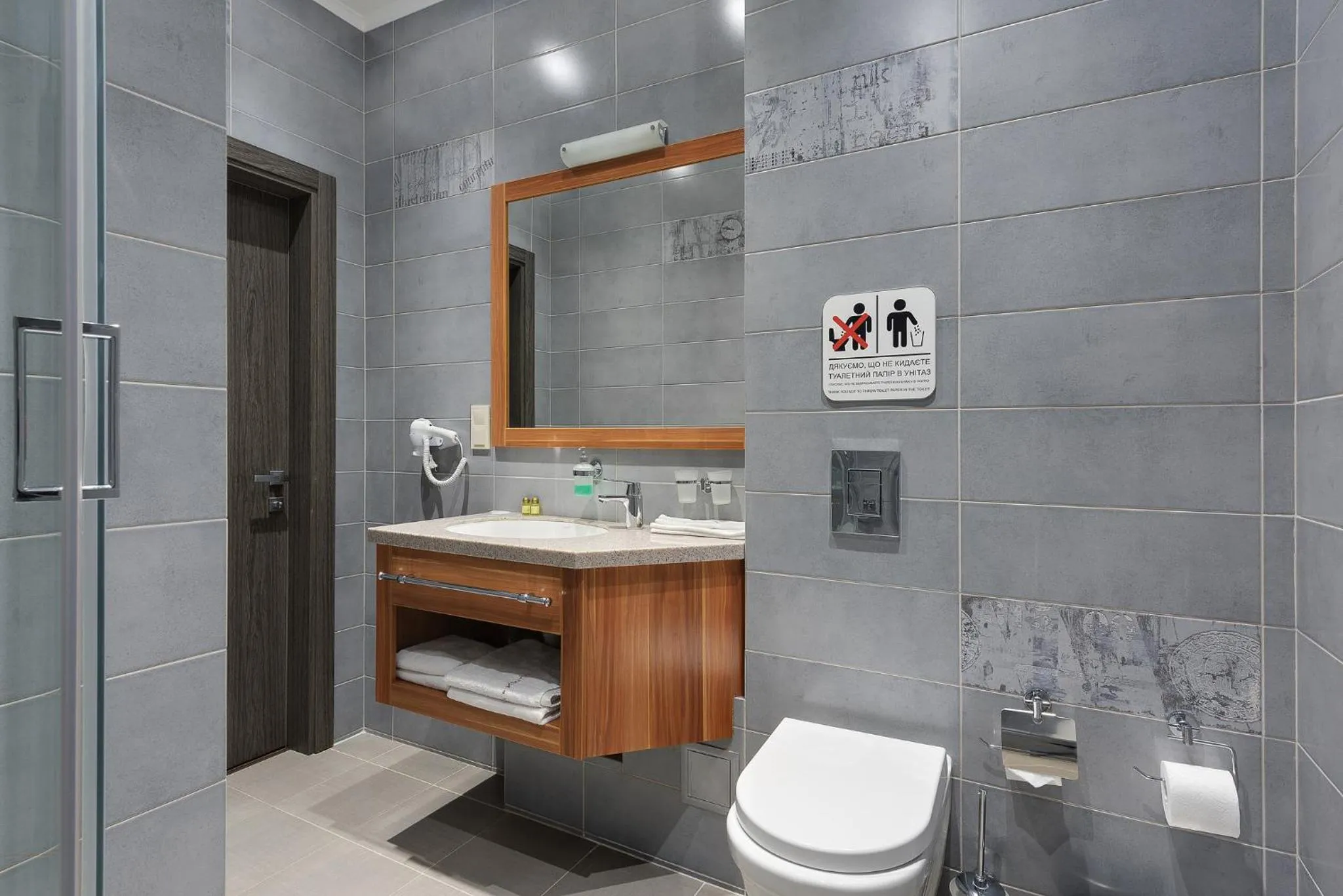 Toilet in Twin Apart Hotel