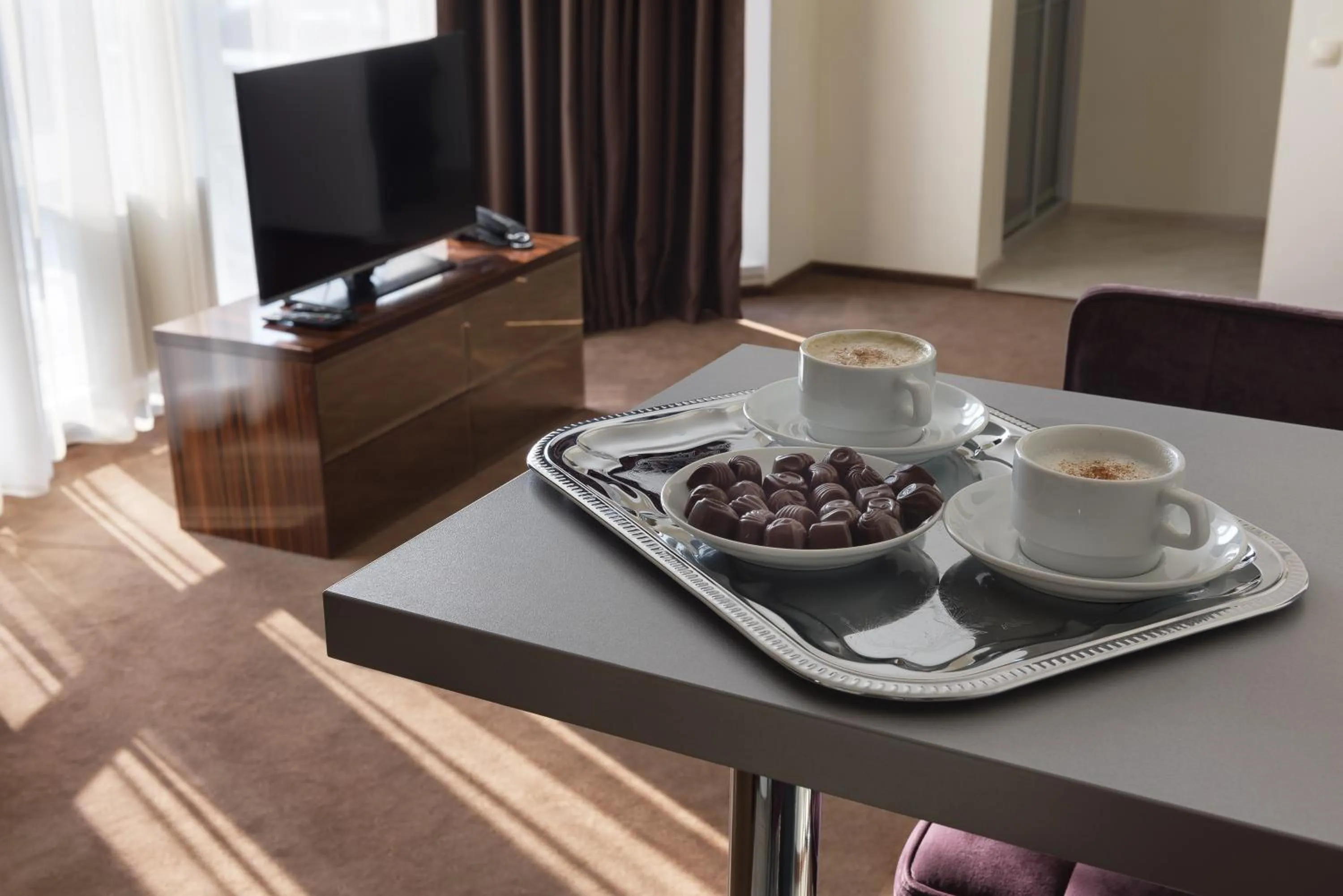 Communal lounge/ TV room in Twin Apart Hotel