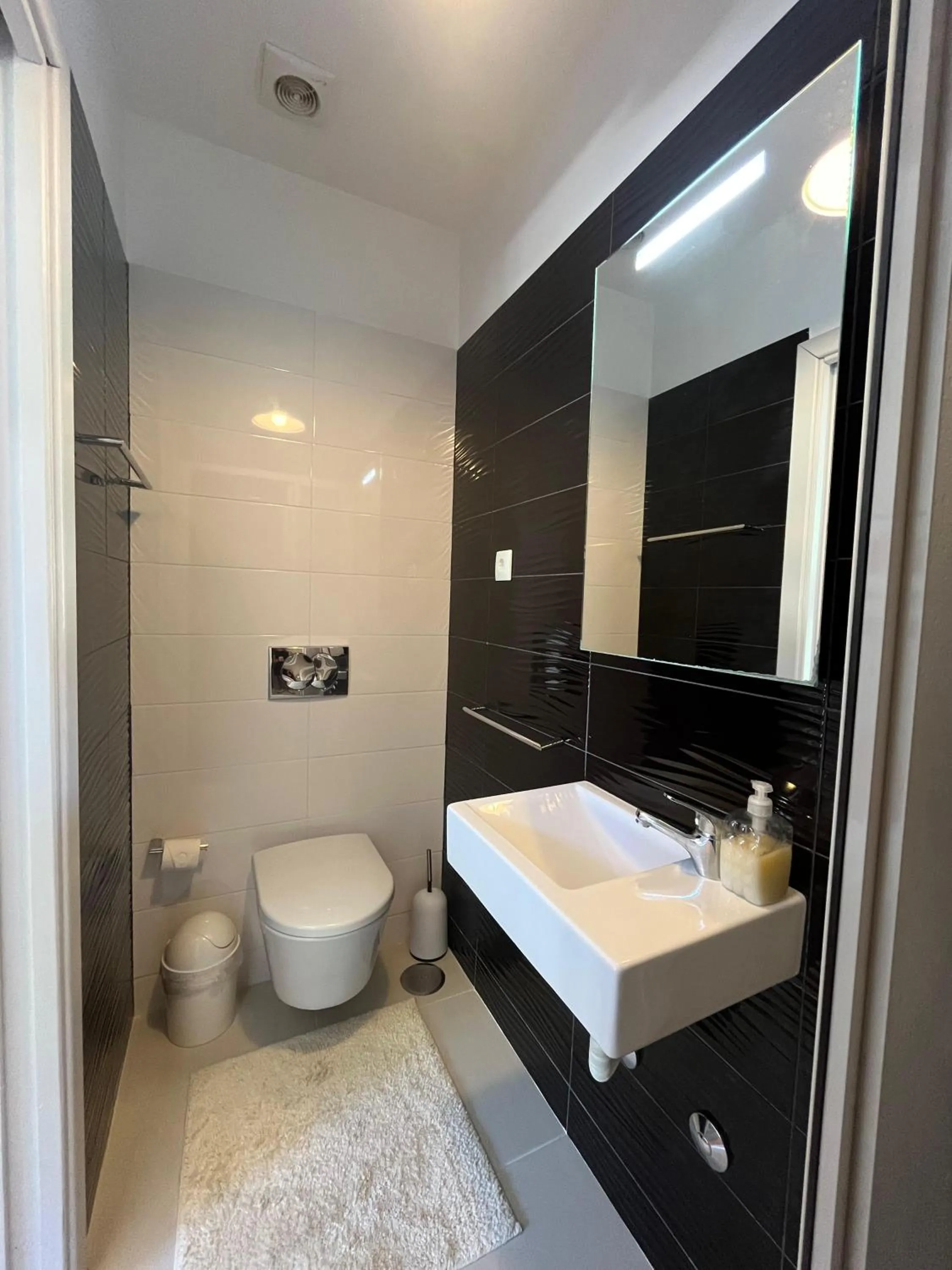 Shower in Hostel Rossio Alcobaça