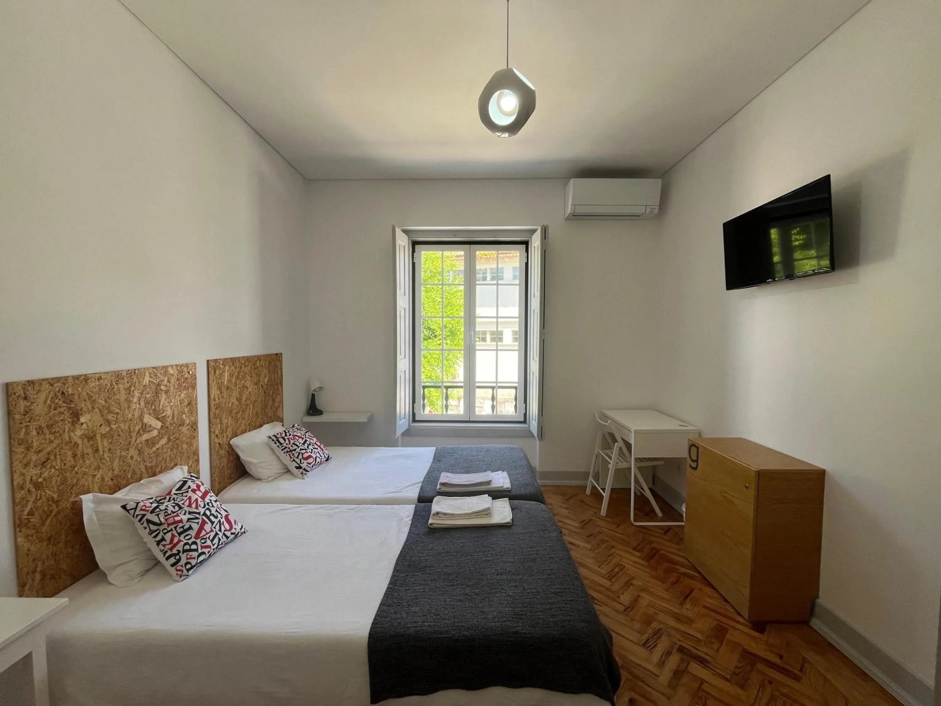 TV and multimedia, Bed in Hostel Rossio Alcobaça