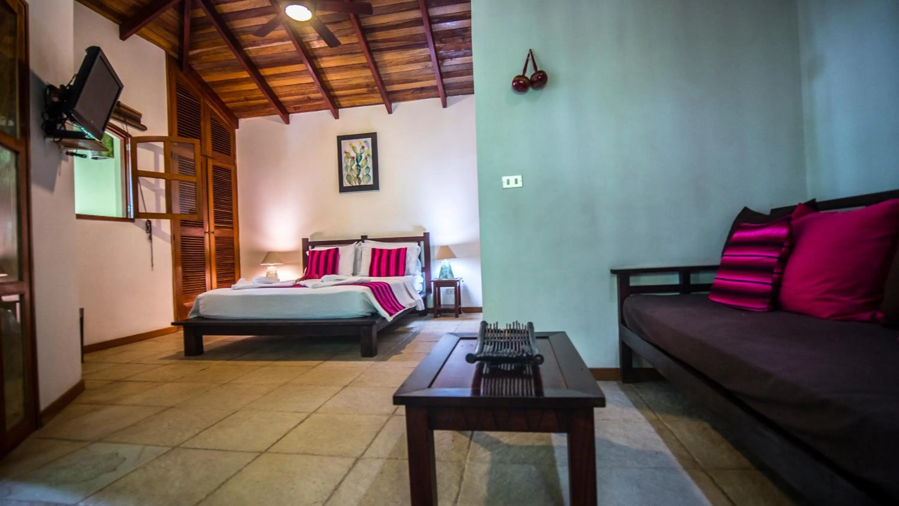 Living room, Bed in Hotel El Pequeño Gecko Verde