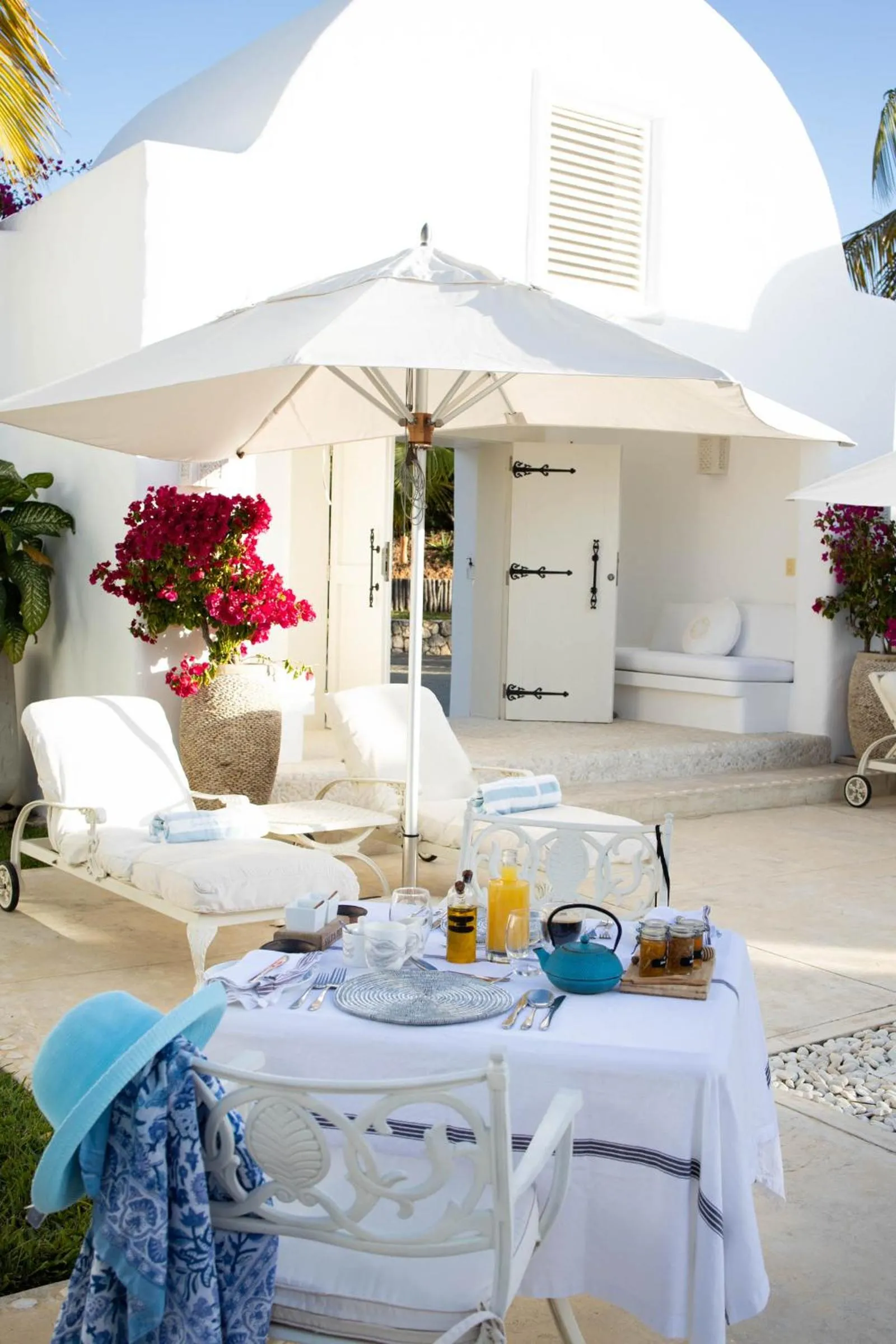 Restaurant/places to eat in Villa Santorini