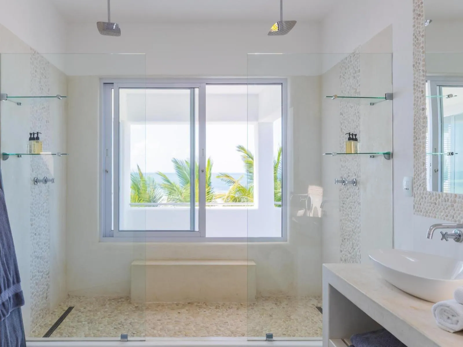 Shower in Villa Santorini
