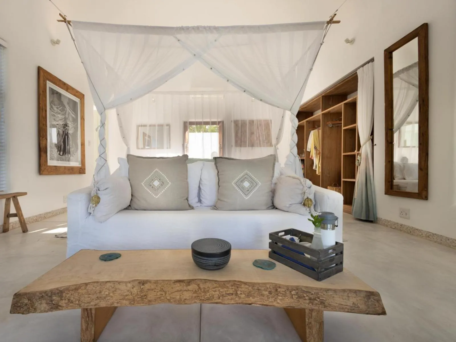 Seating area, Bed in Villa Santorini