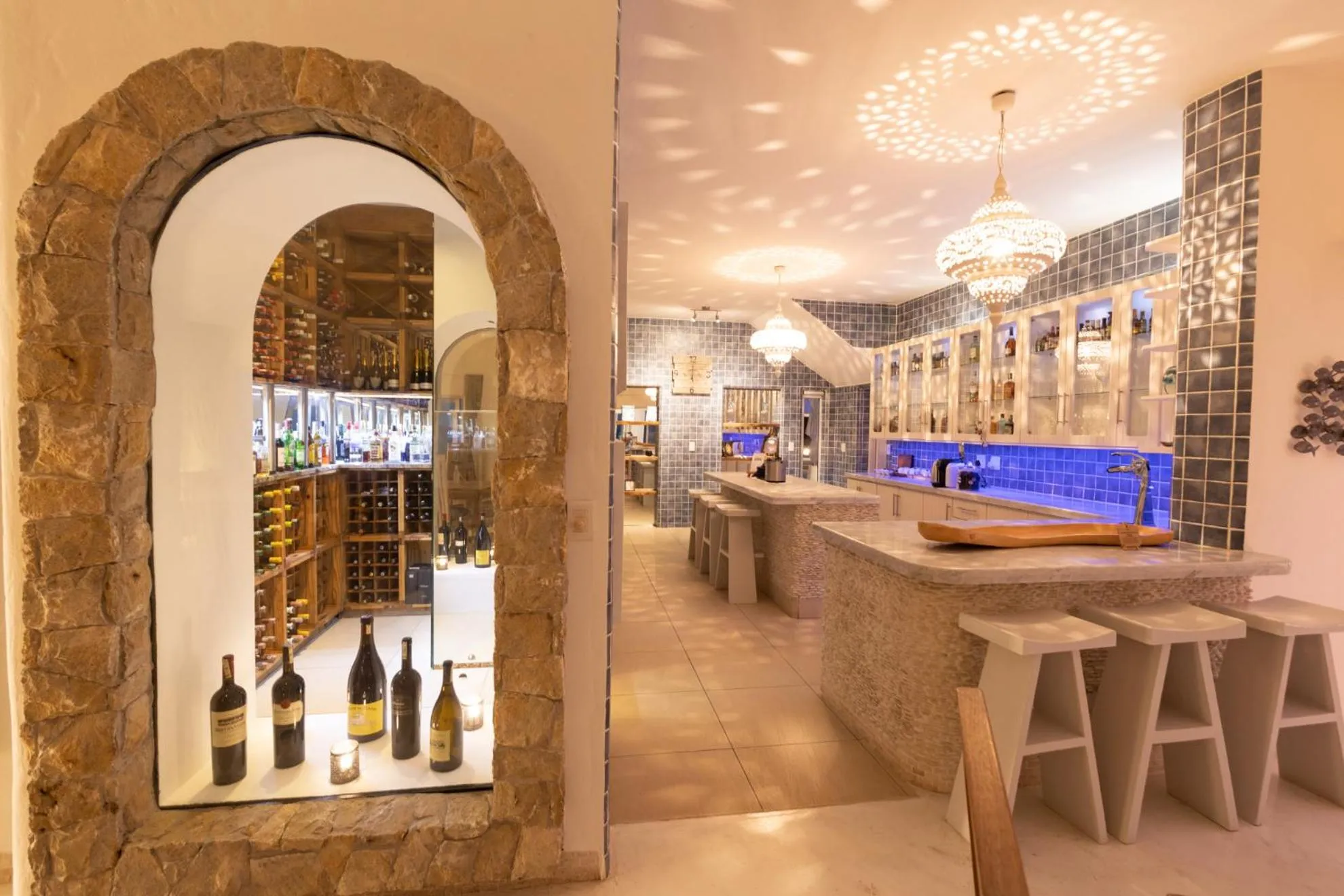 Restaurant/places to eat in Villa Santorini