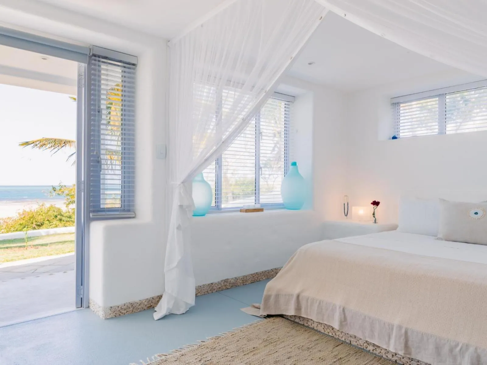 Bed in Villa Santorini