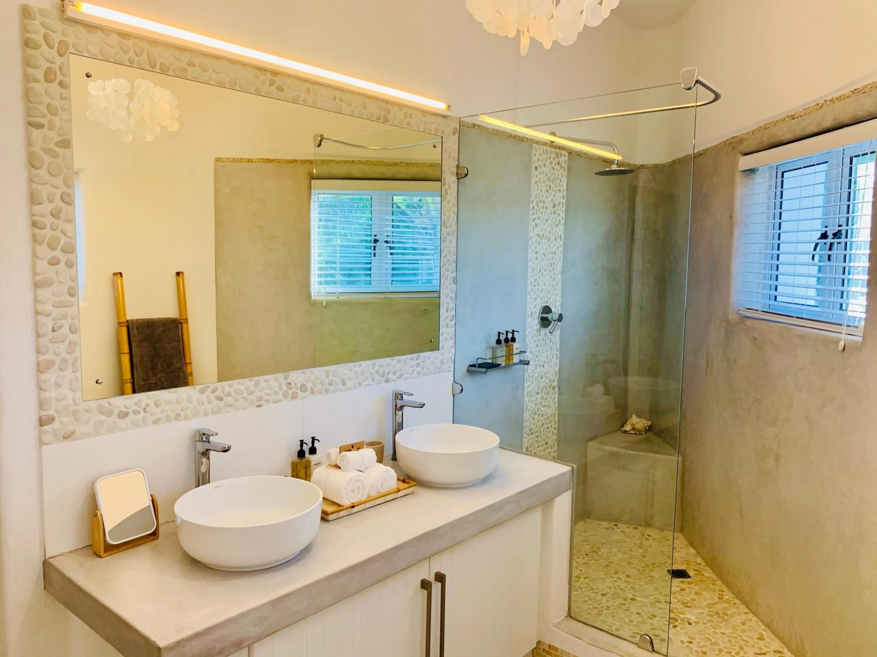 Bathroom in Villa Santorini