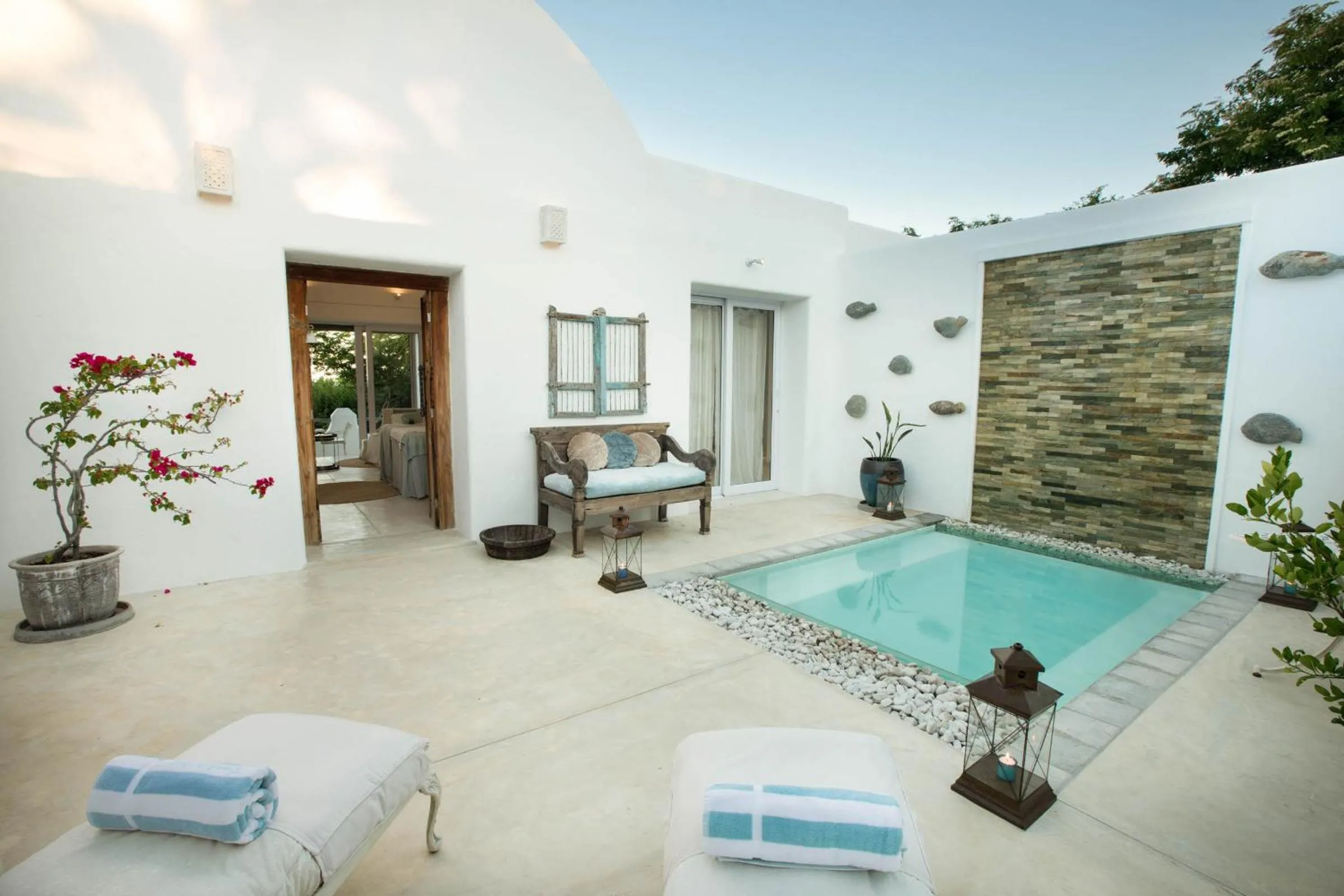 Swimming pool in Villa Santorini