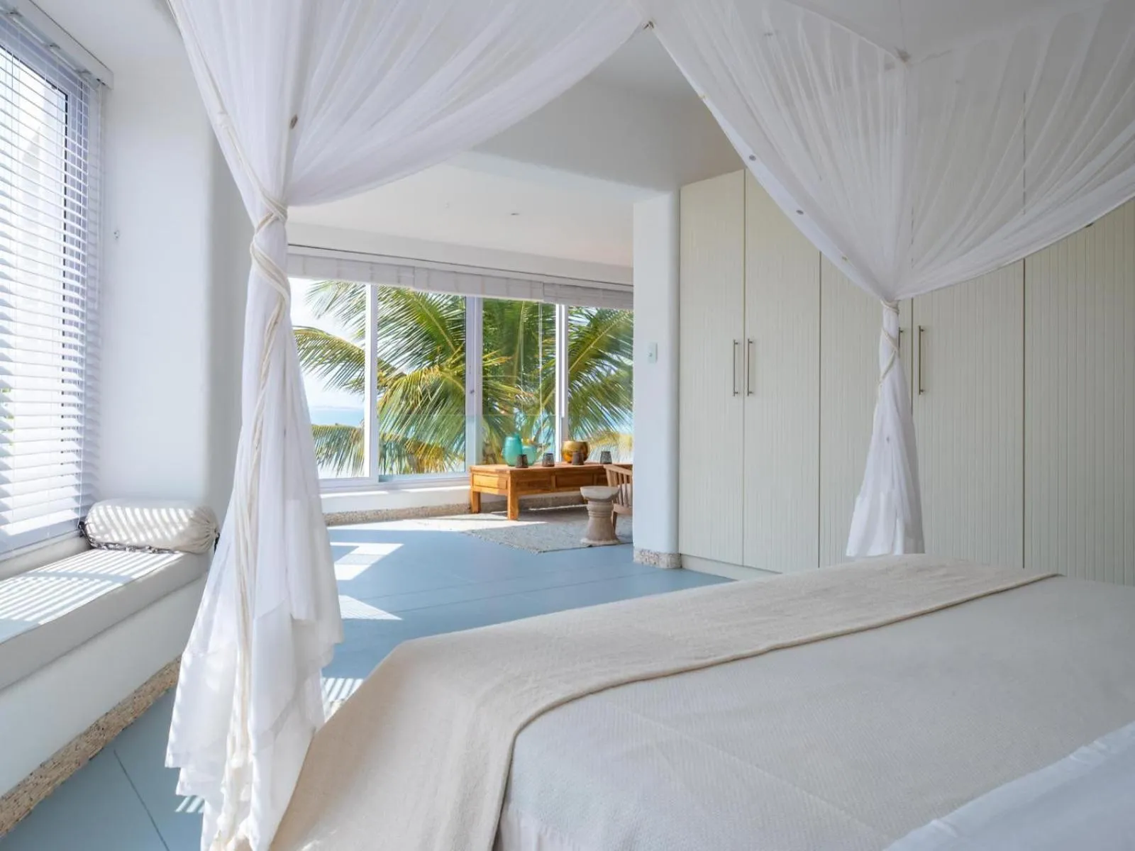 Bed in Villa Santorini