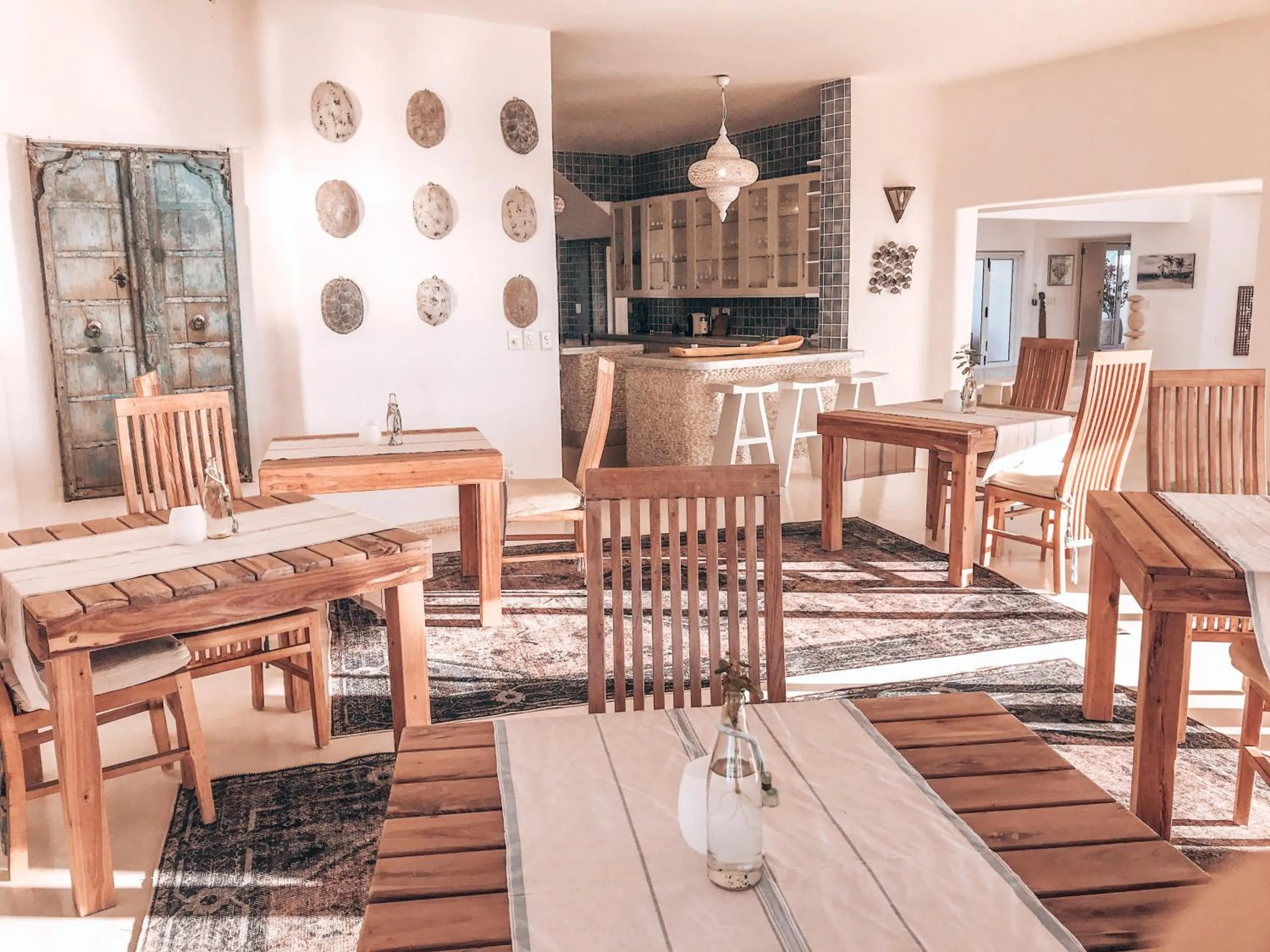 Restaurant/places to eat in Villa Santorini