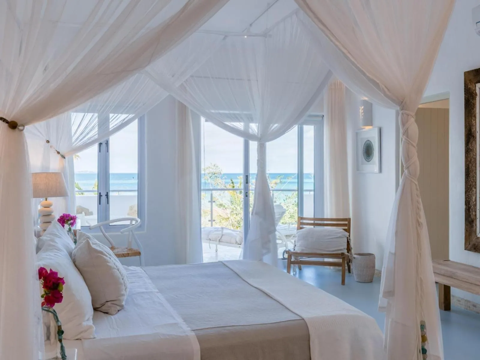 Bed in Villa Santorini