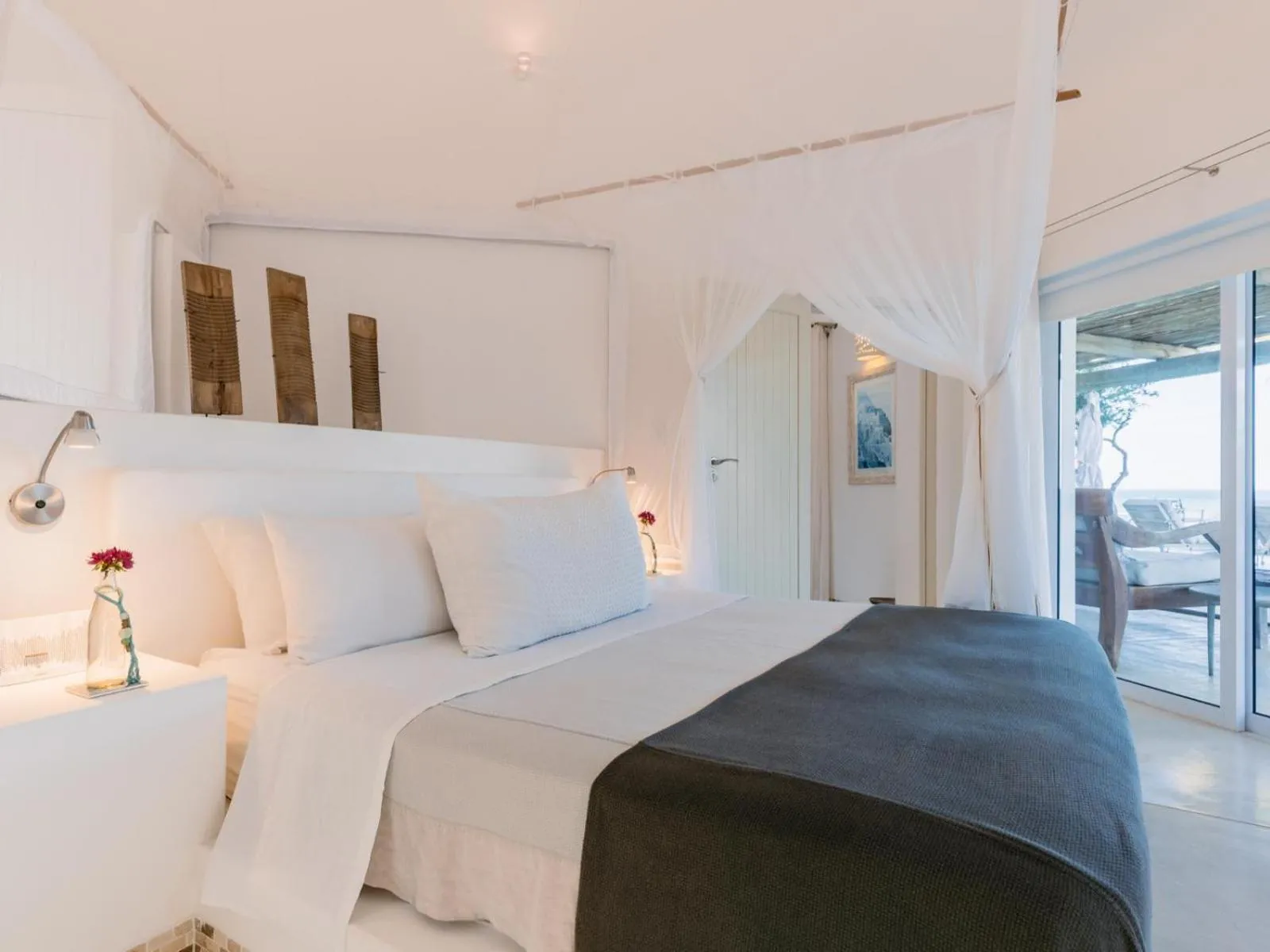 Bed in Villa Santorini