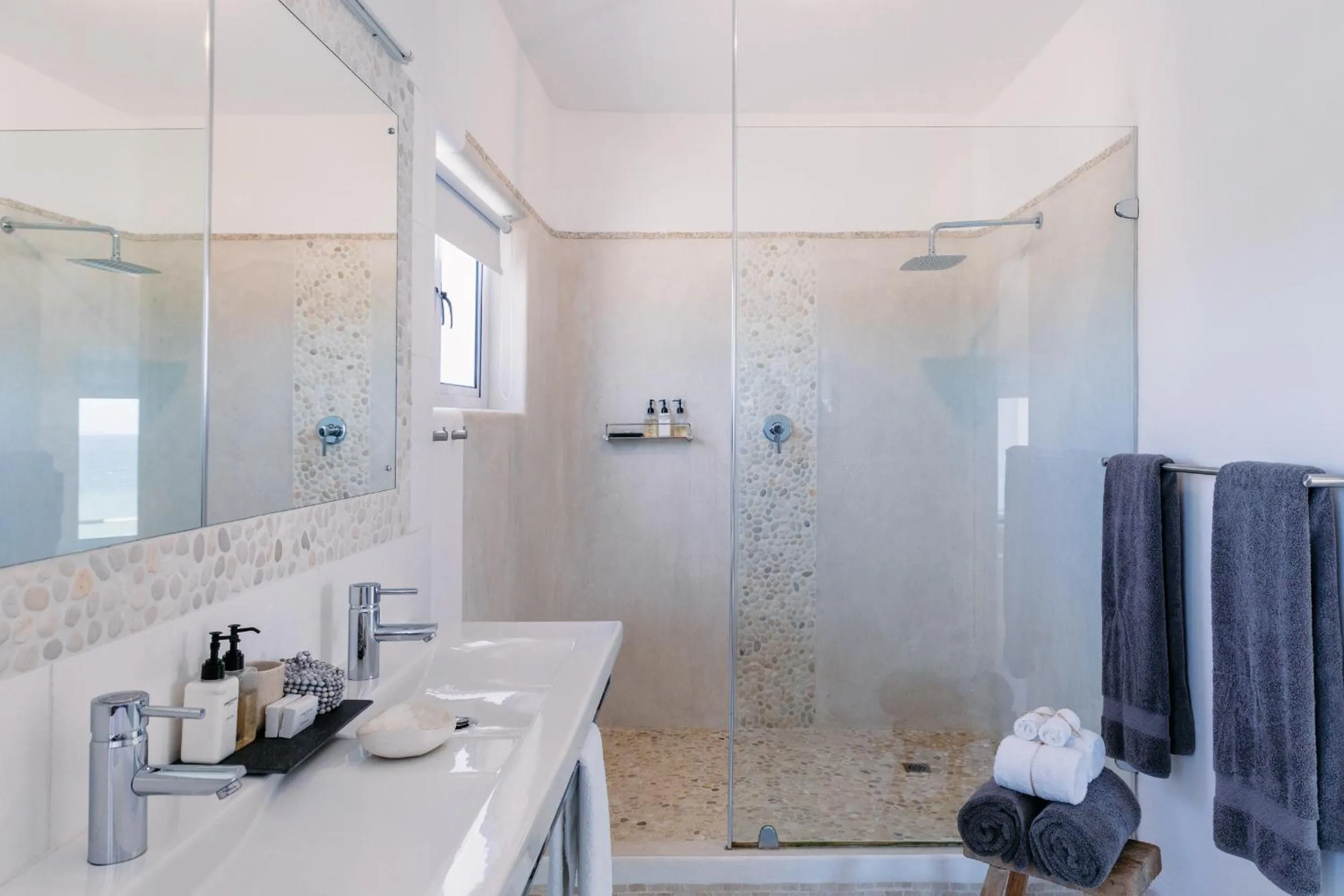 Bathroom in Villa Santorini