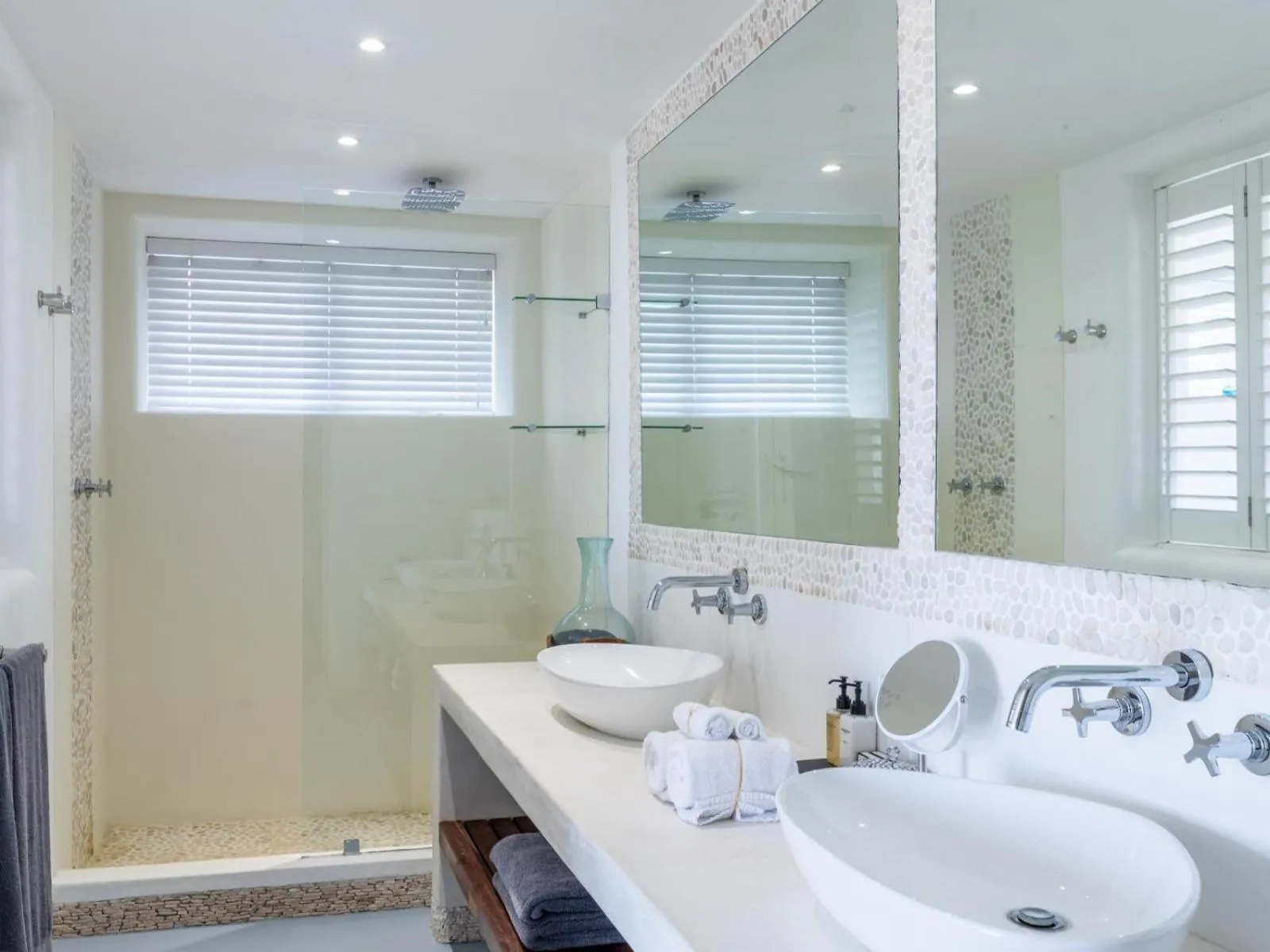 Shower in Villa Santorini