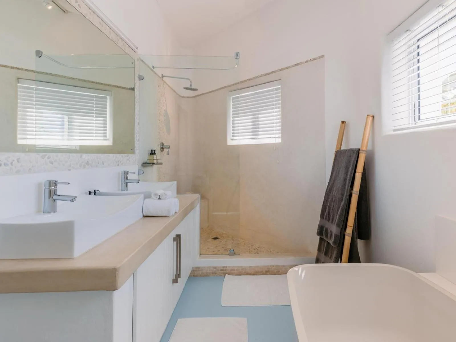 Shower in Villa Santorini