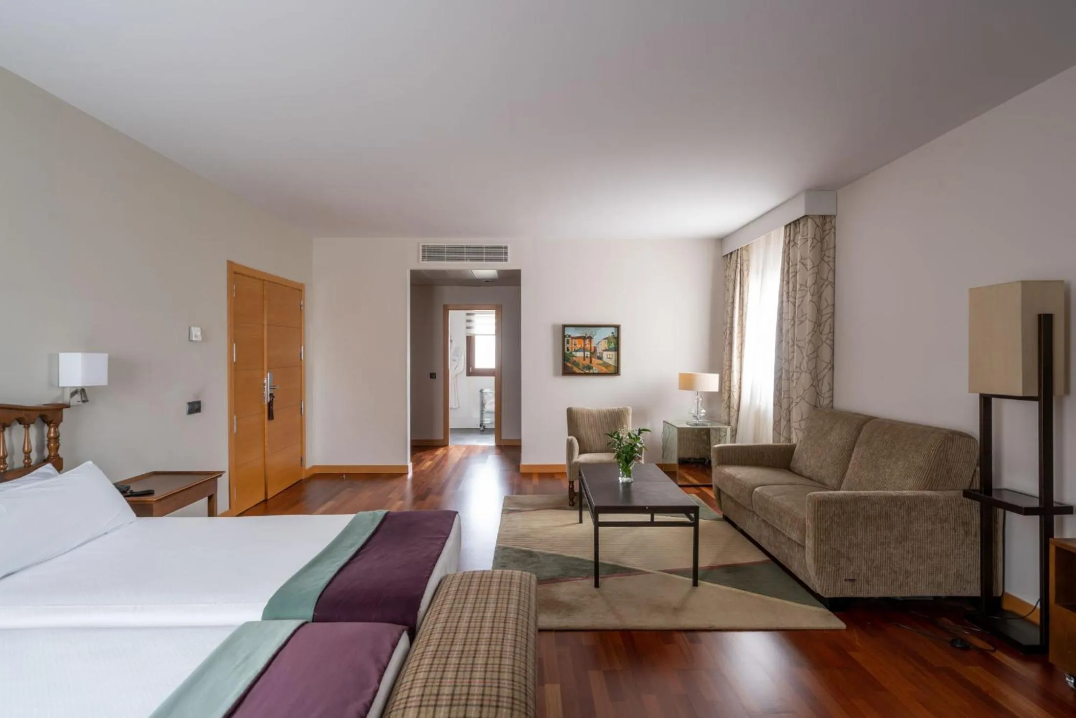 Photo of the whole room, Bed in Parador de Villafranca del Bierzo