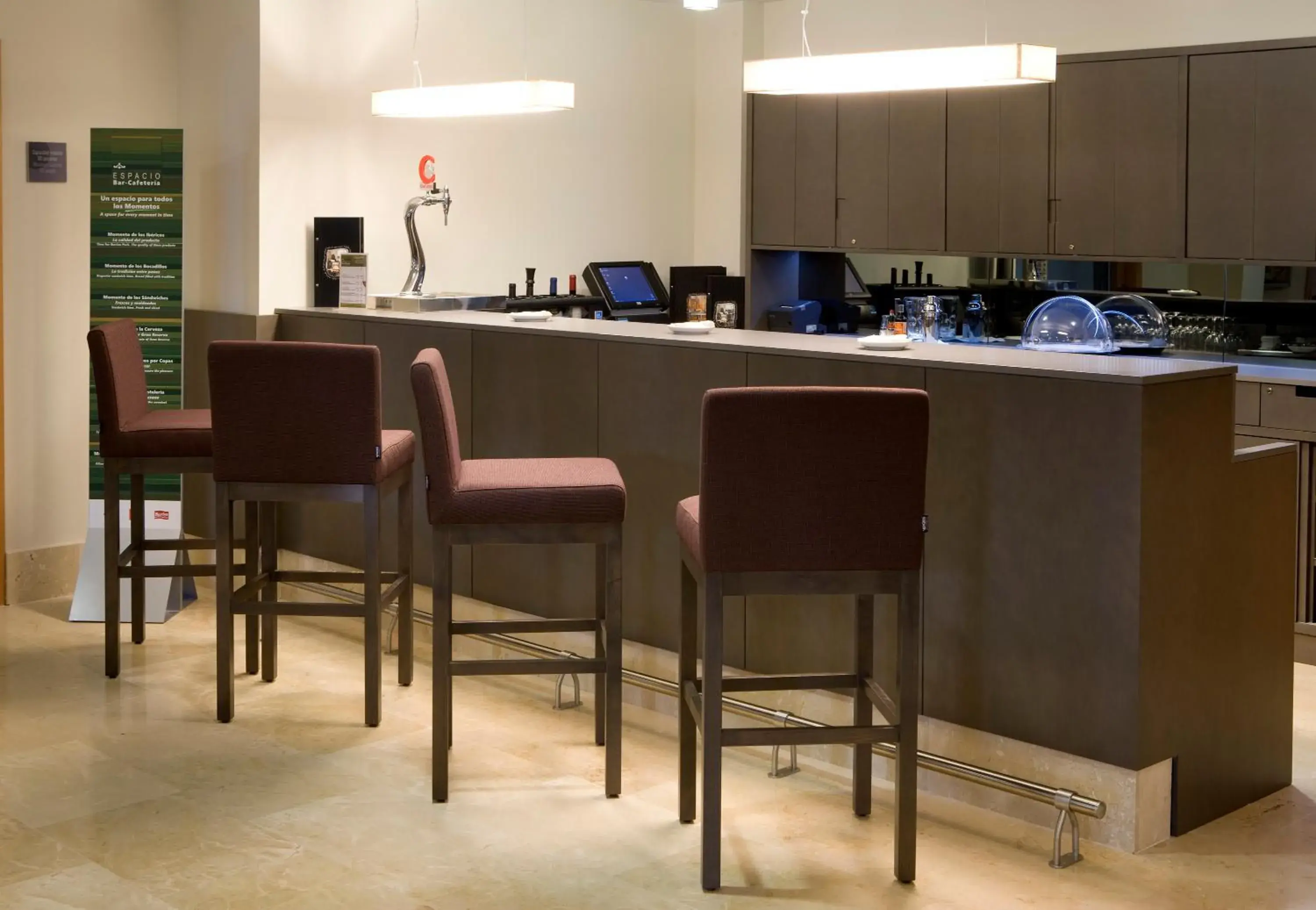 Lounge or bar in Parador de Villafranca del Bierzo Lounge or bar in Parador de Villafranca del Bierzo