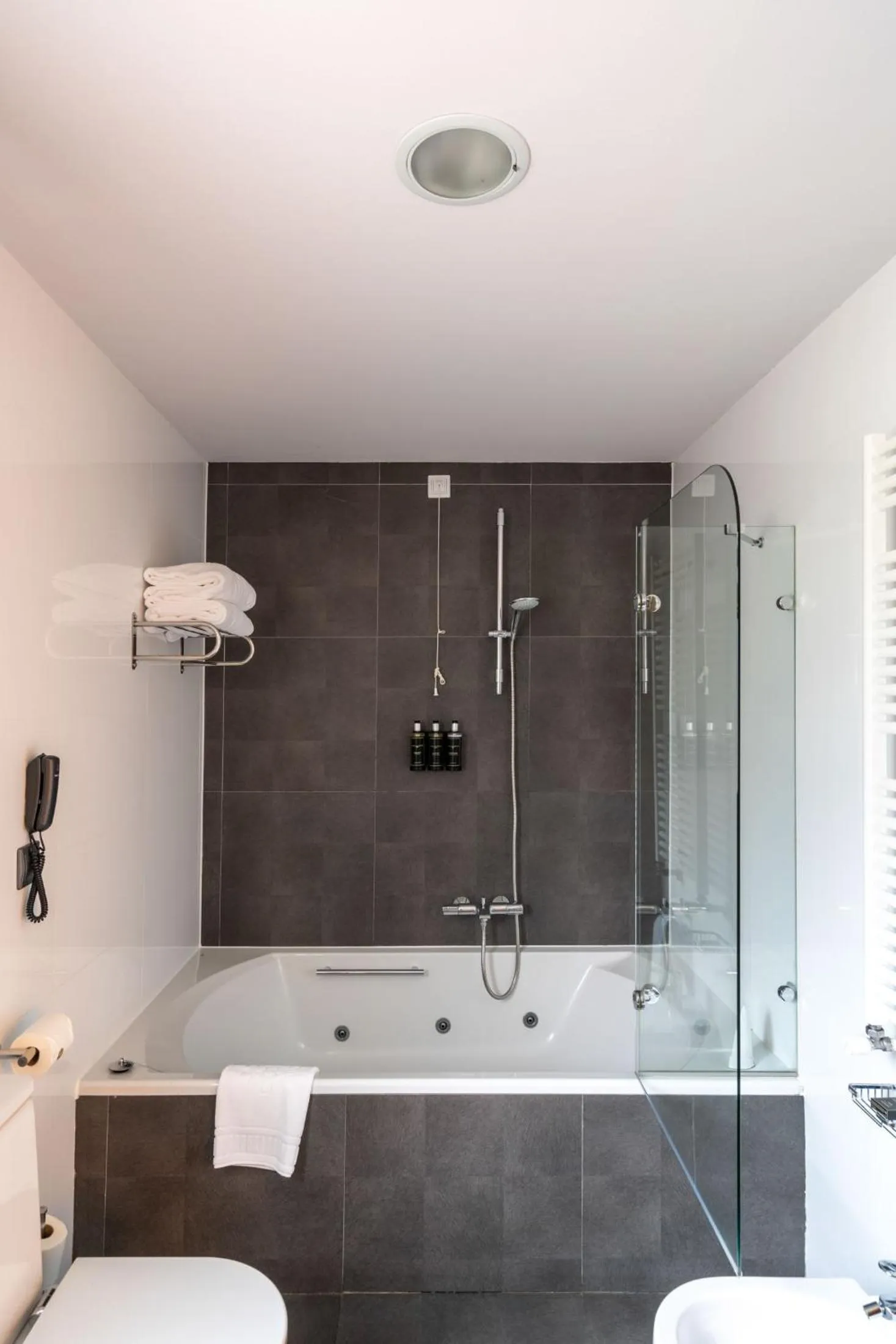 Bathroom in Parador de Villafranca del Bierzo