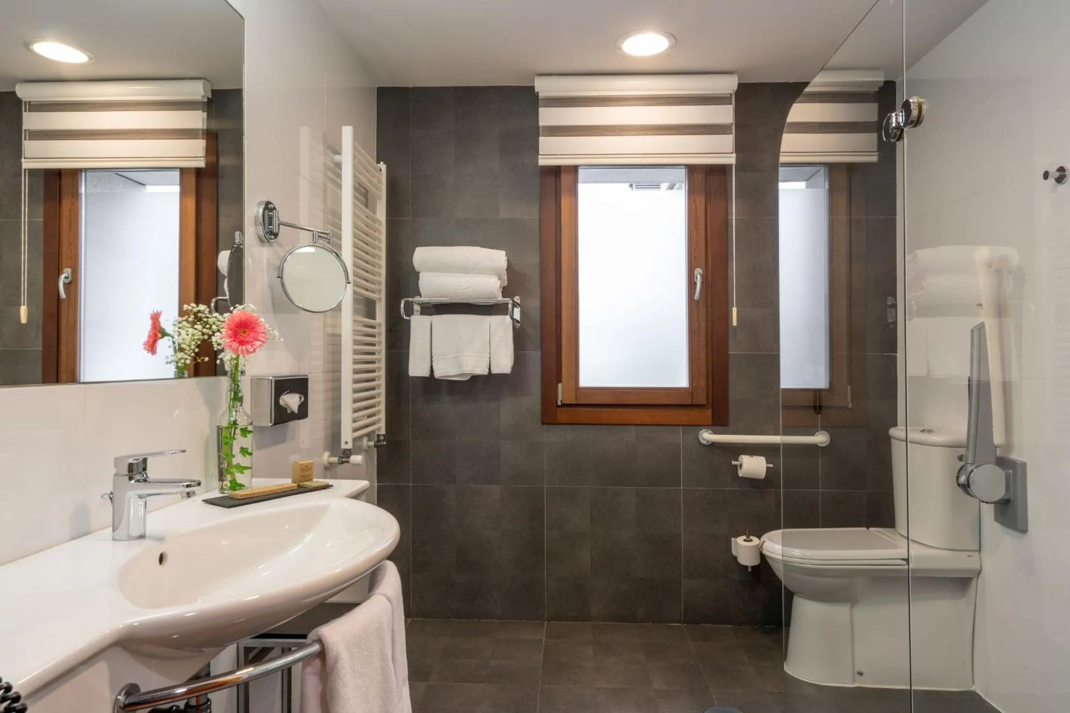 Bathroom in Parador de Villafranca del Bierzo