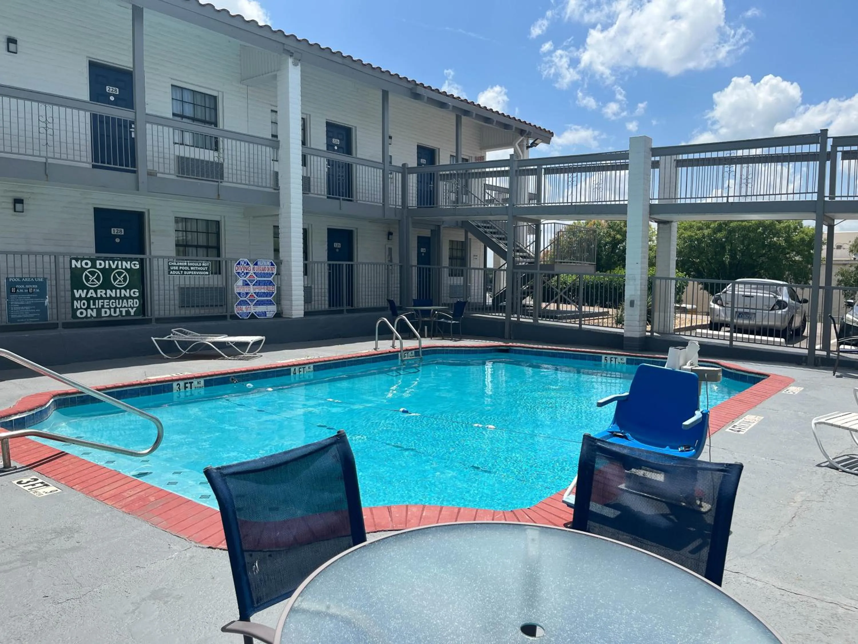 Swimming pool in Studio 6 Suites Euless, TX – DFW West
