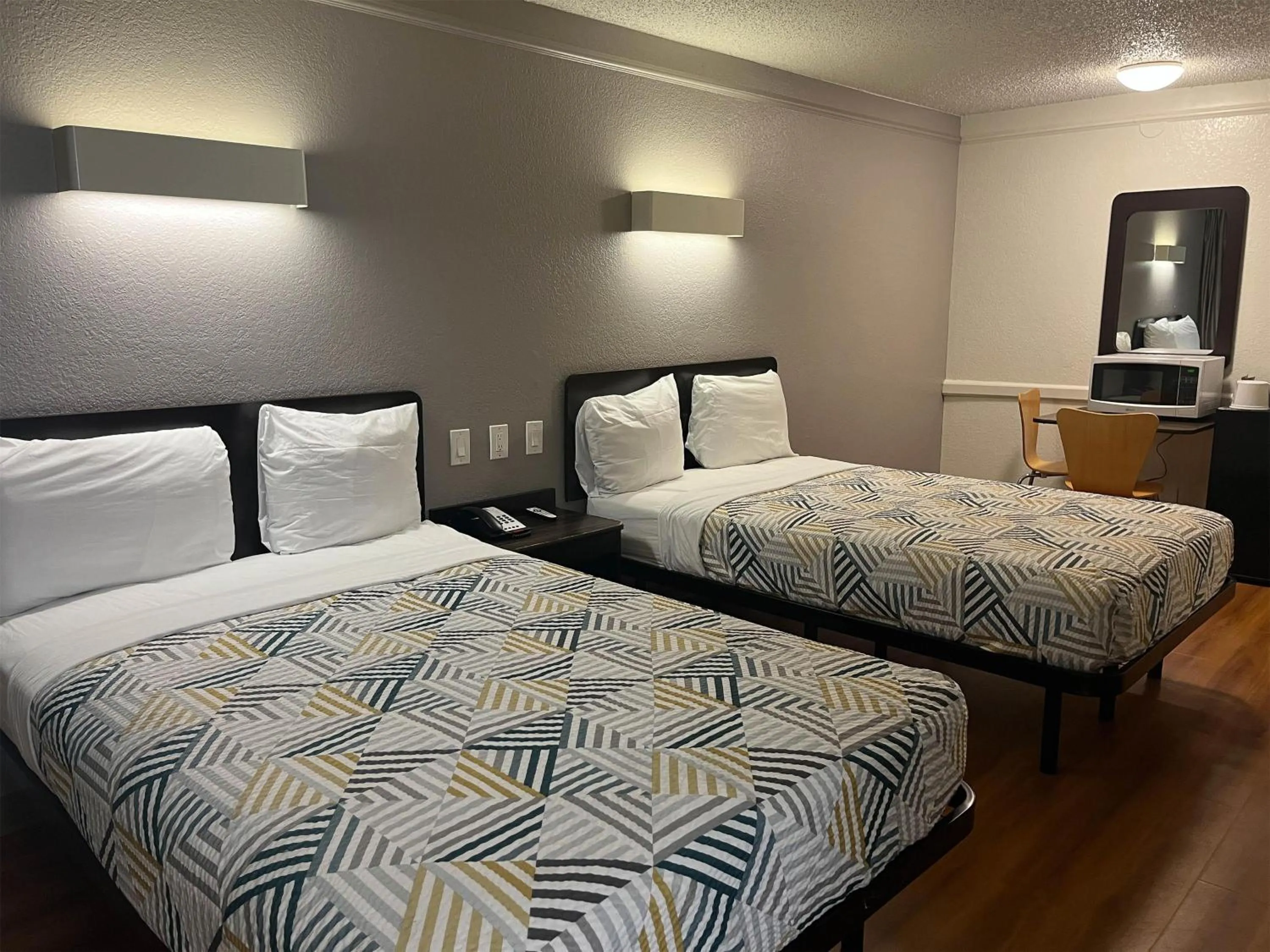 Photo of the whole room, Bed in Studio 6 Suites Euless, TX – DFW West