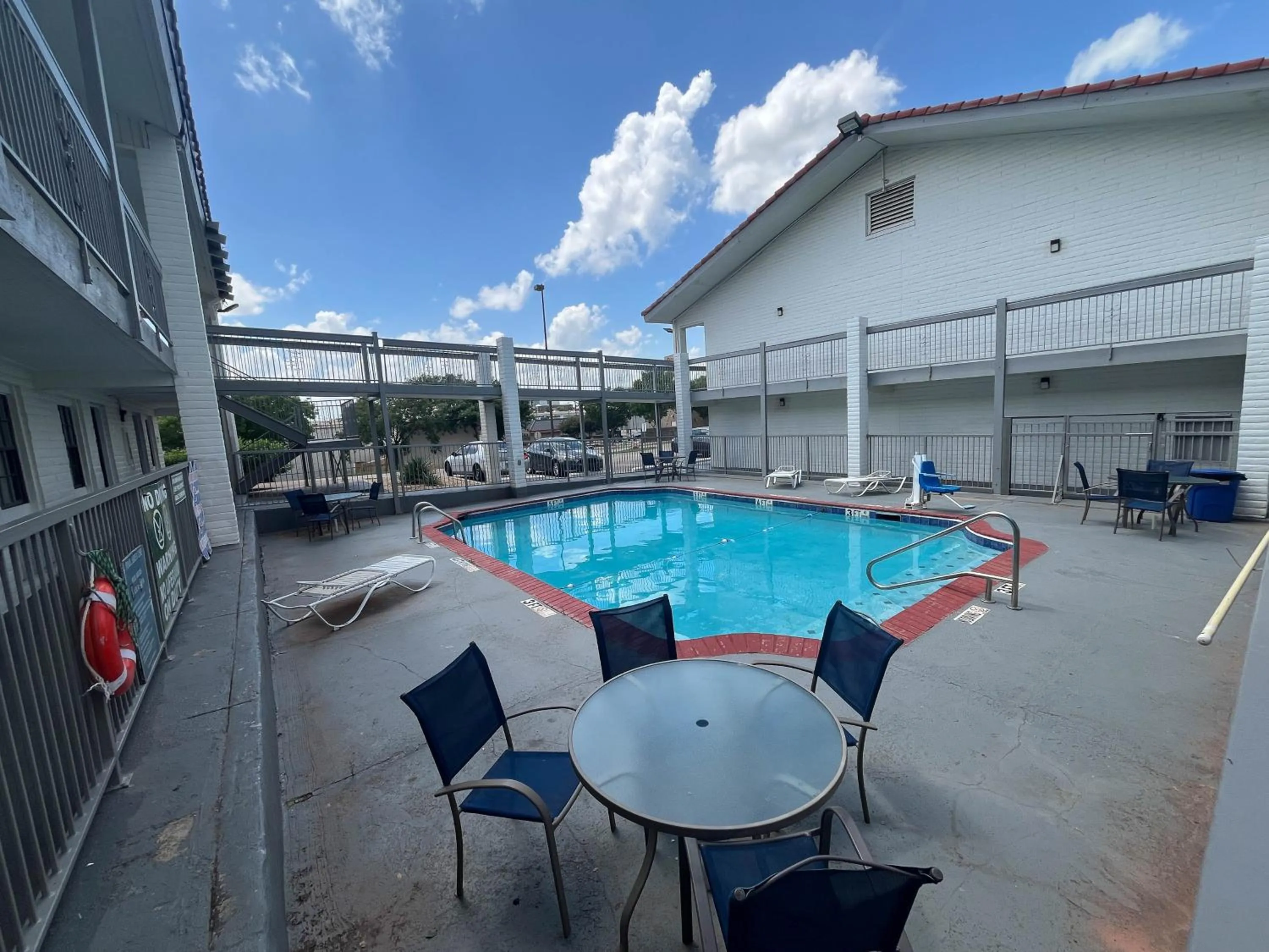 Swimming pool in Studio 6 Suites Euless, TX – DFW West