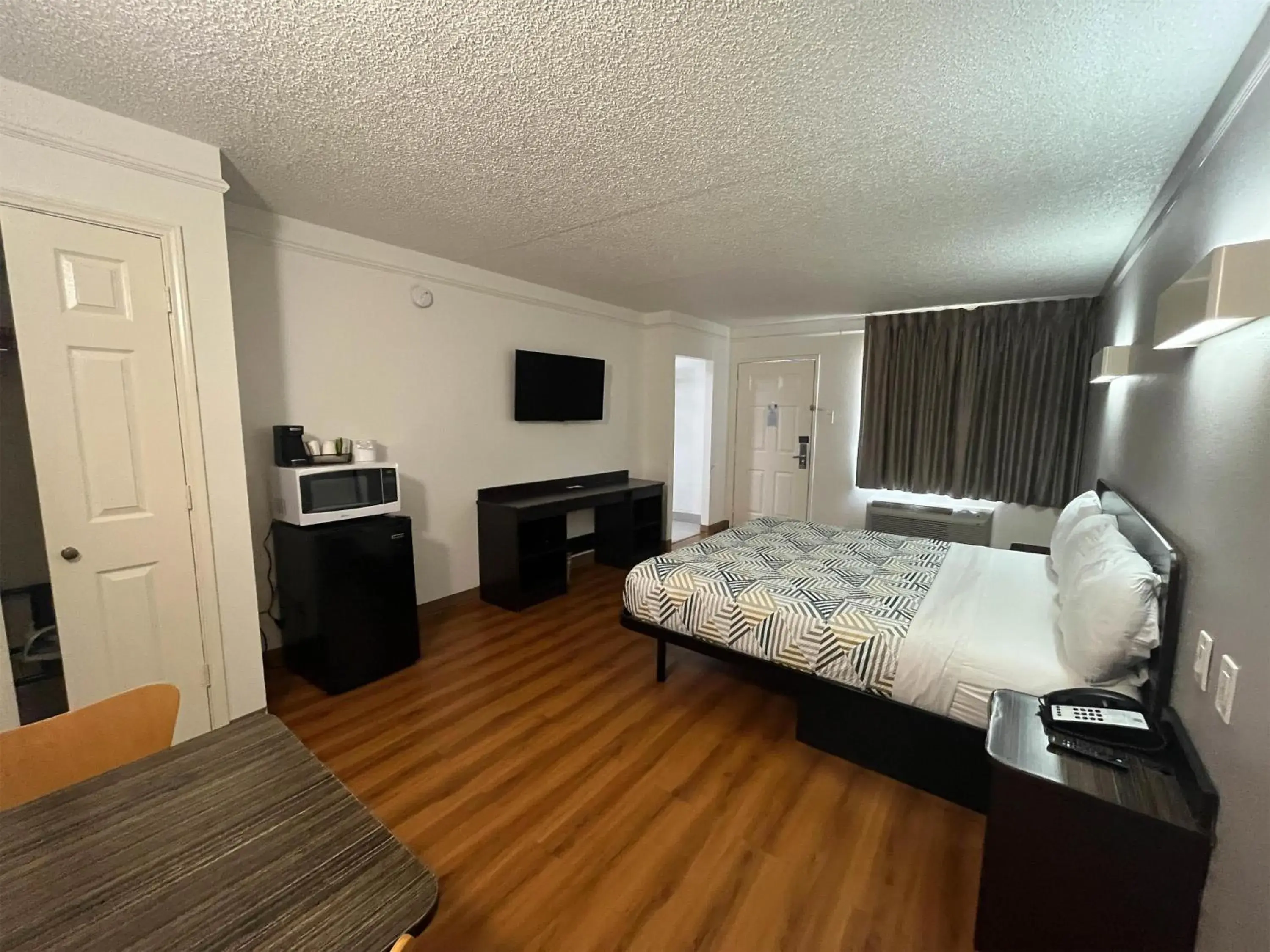 King Room - Disability Access - Non-Smoking in Studio 6 Suites Euless, TX – DFW West King Room - Disability Access - Non-Smoking in Studio 6 Suites Euless, TX – DFW West