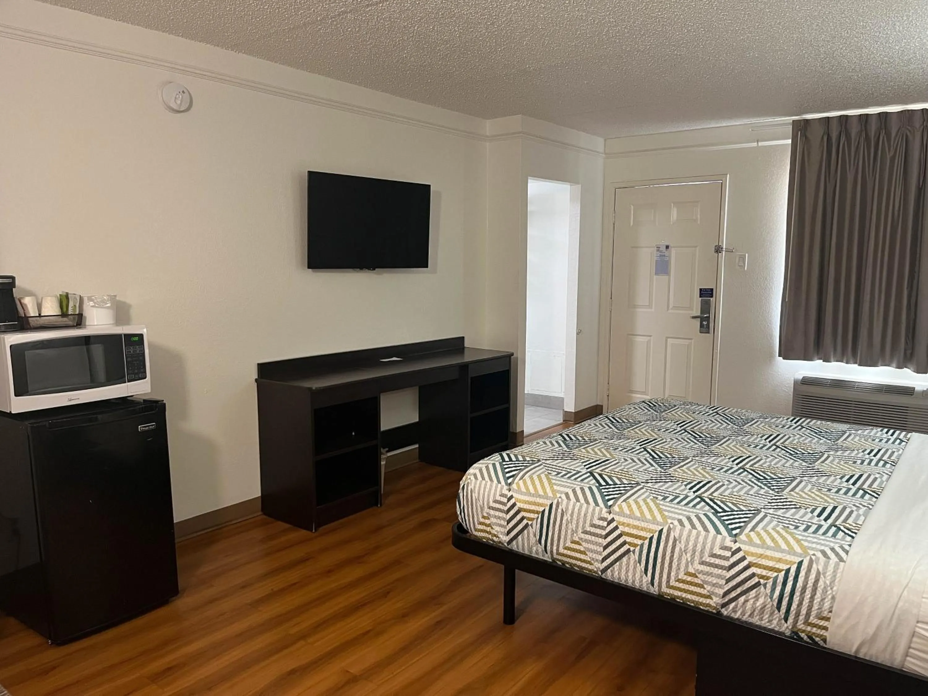 Bed in Studio 6 Suites Euless, TX – DFW West