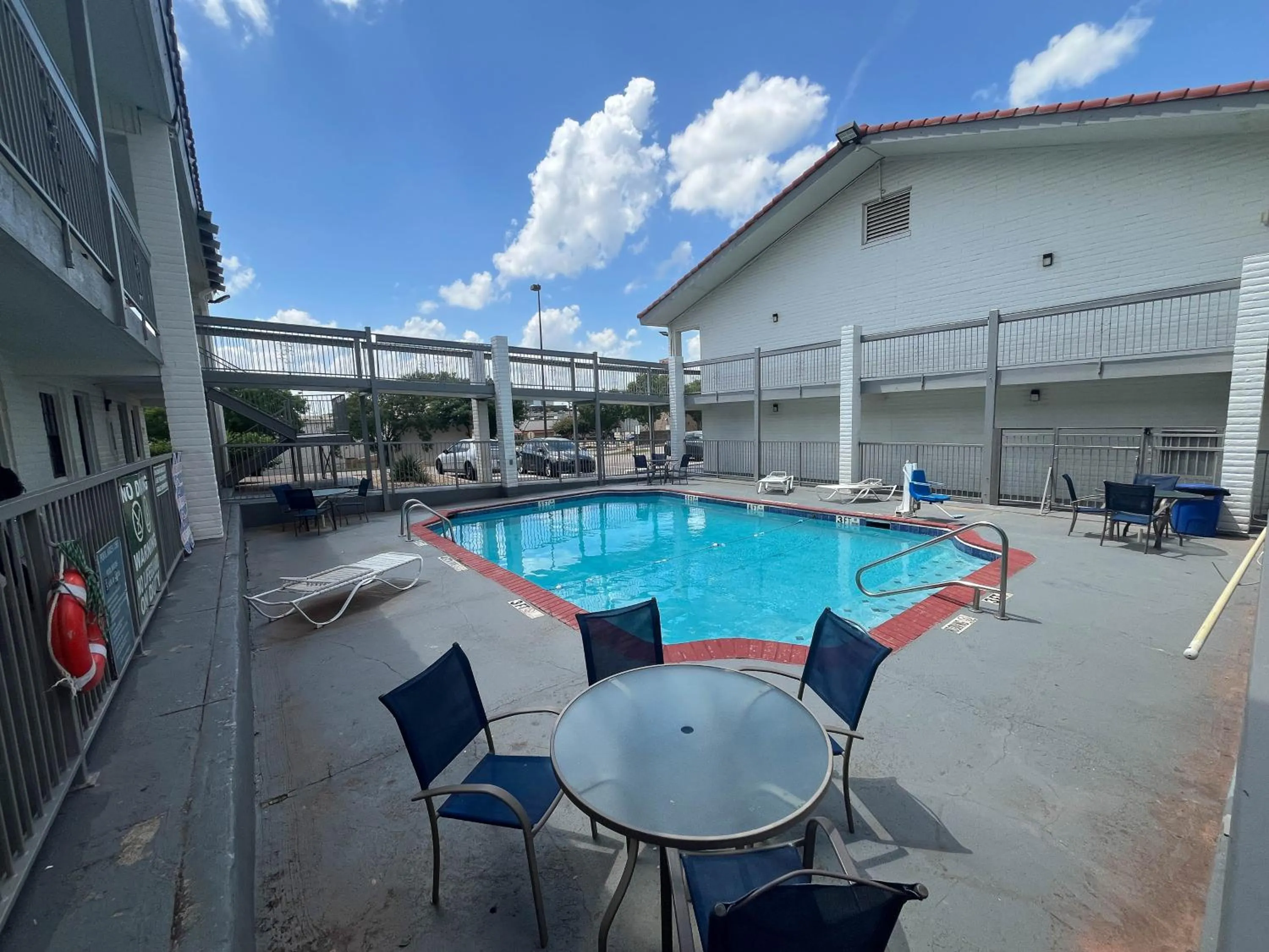 Swimming pool in Studio 6 Suites Euless, TX – DFW West