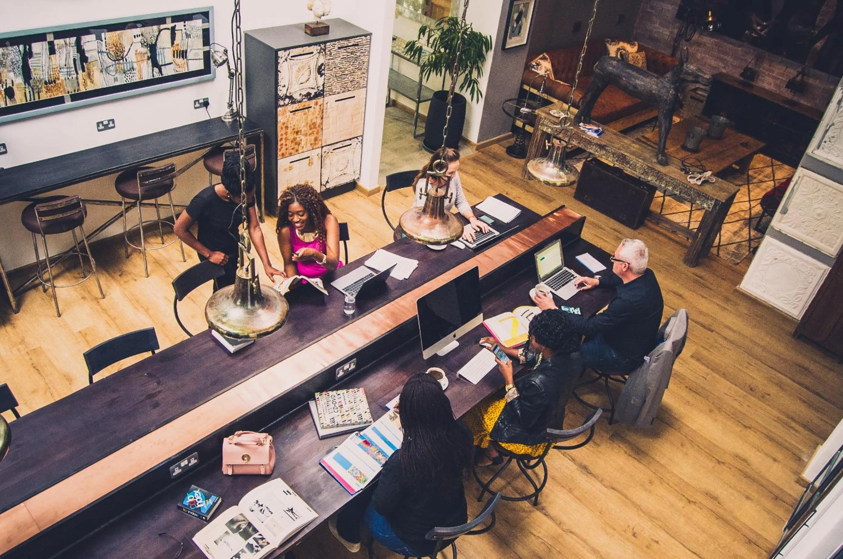 Business facilities in Latitude 15 Degrees