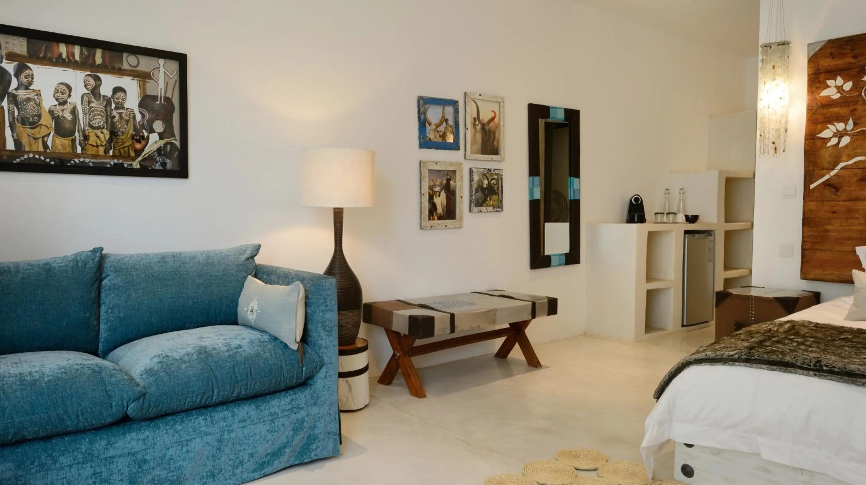 Bedroom, Bed in Latitude 15 Degrees