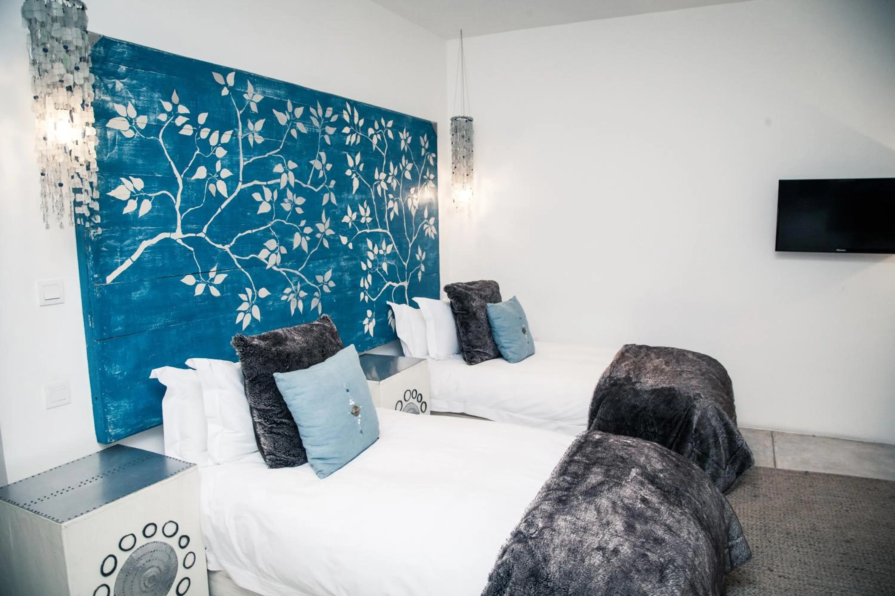 Bedroom, Bed in Latitude 15 Degrees