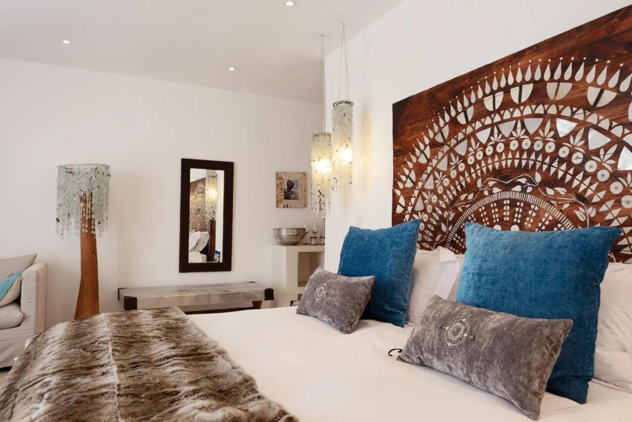 Bed in Latitude 15 Degrees