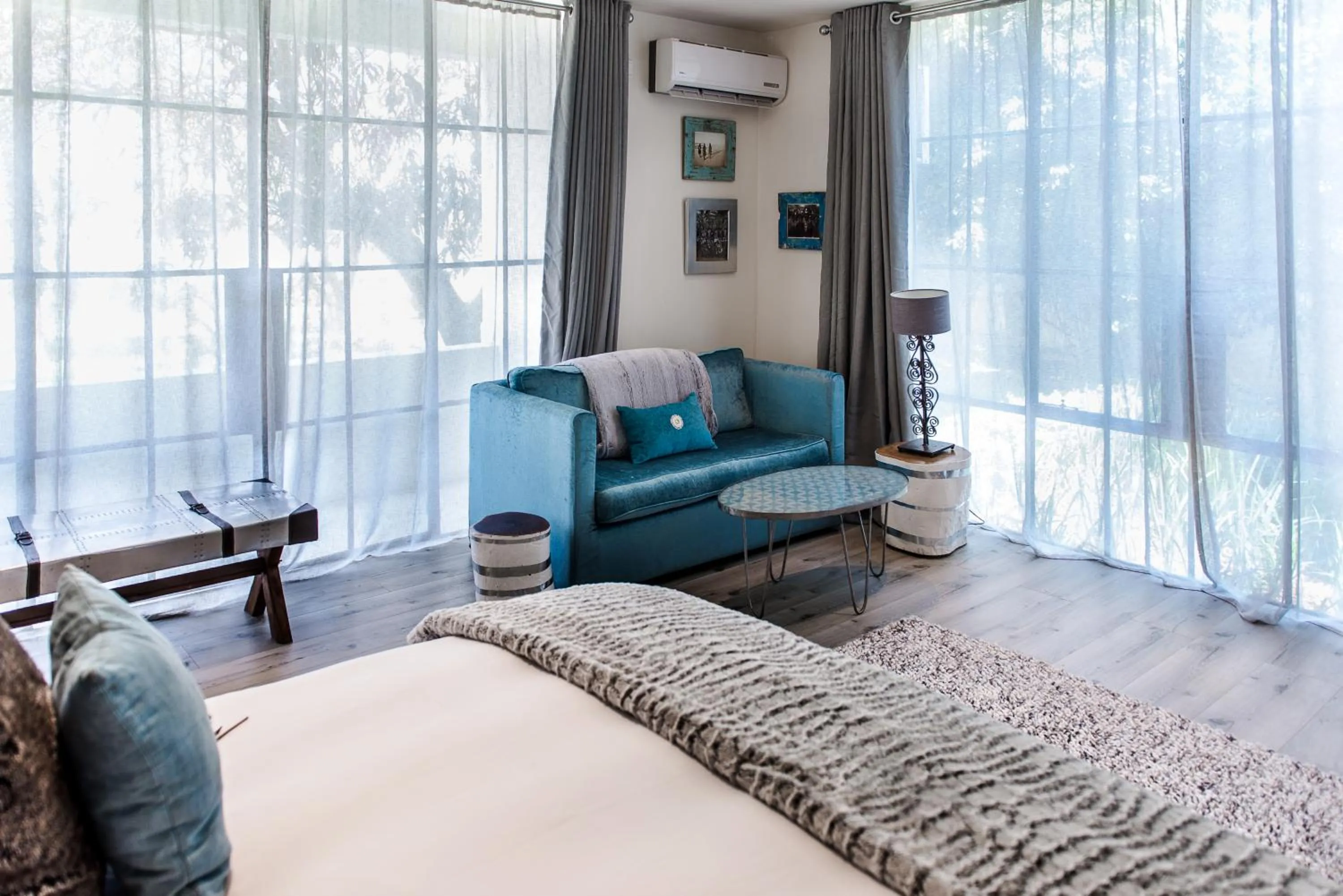 Seating area, Bed in Latitude 15 Degrees