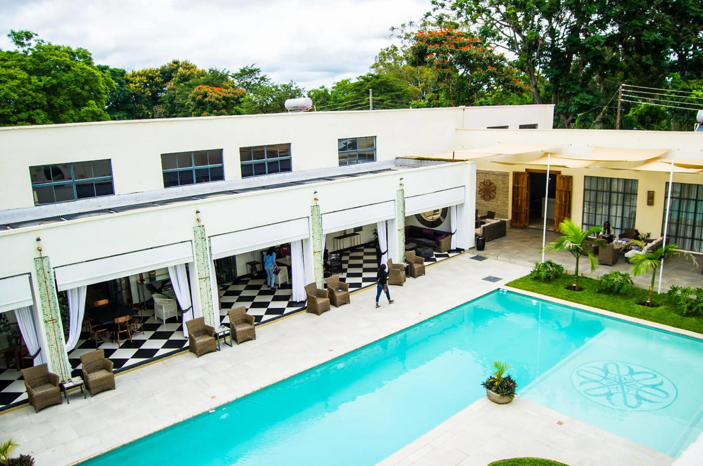 Restaurant/places to eat in Latitude 15 Degrees