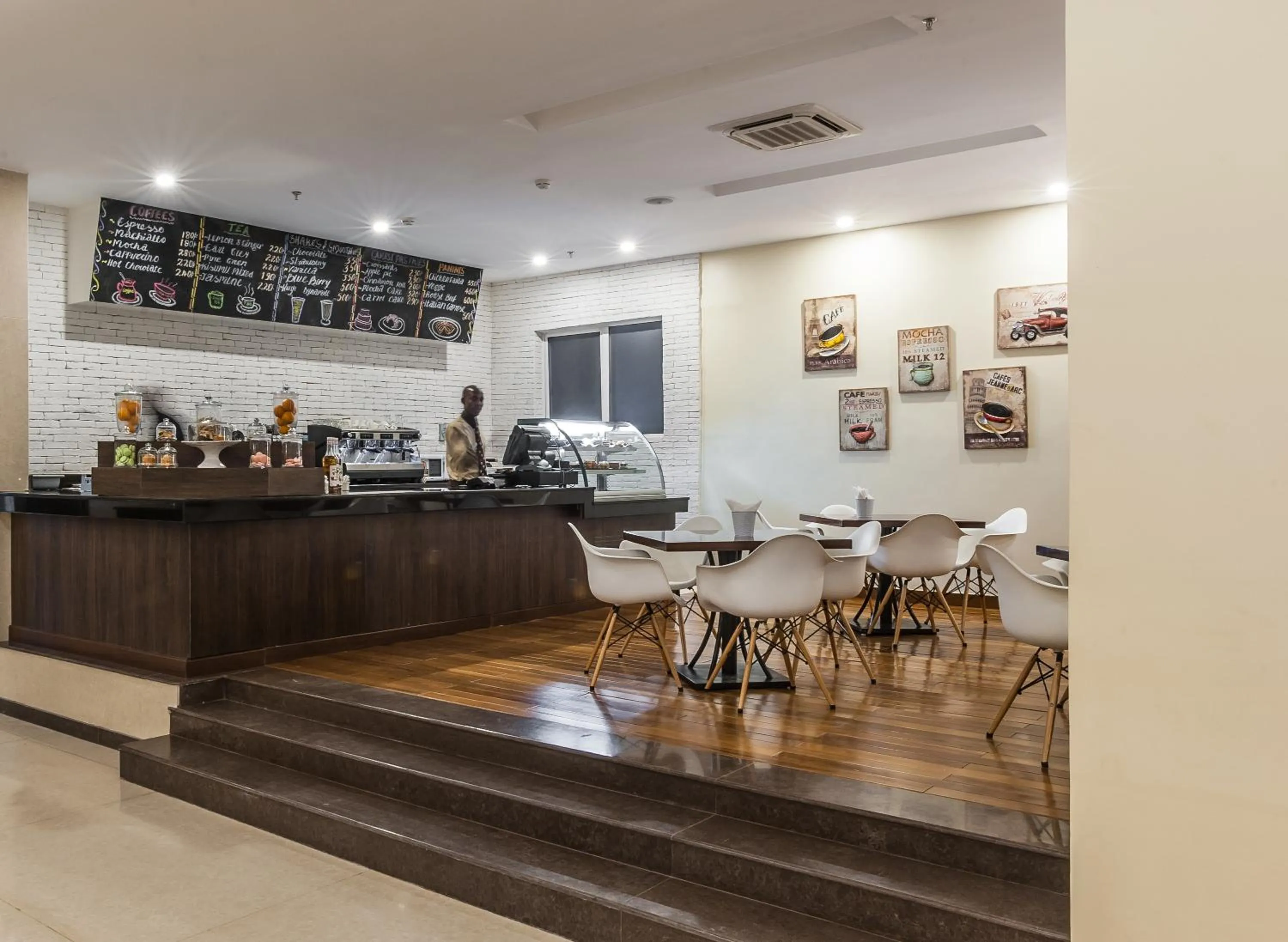 Restaurant/places to eat in Acacia Premier Hotel