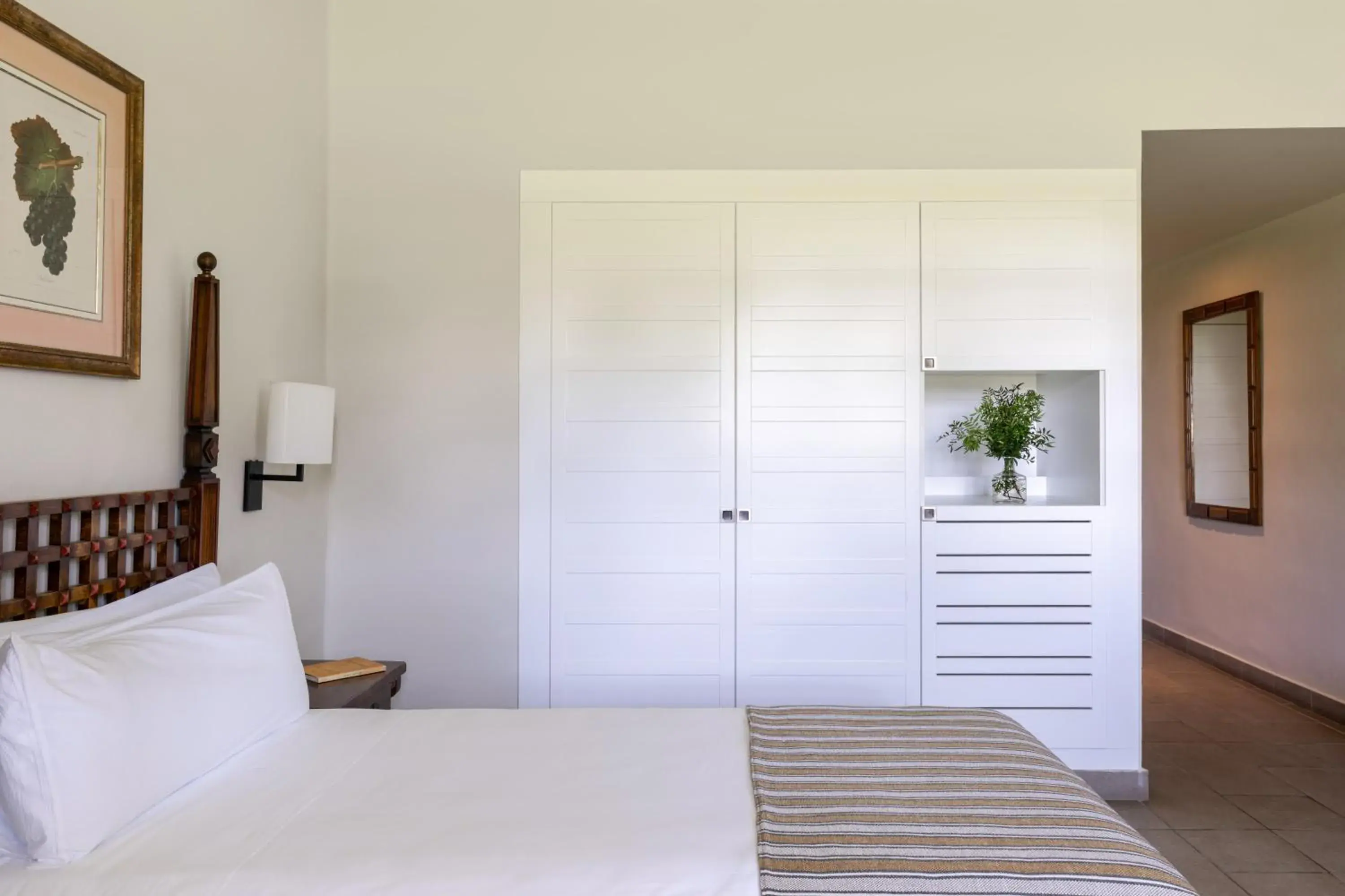 Property building, Bed in Parador de Albacete Property building, Bed in Parador de Albacete