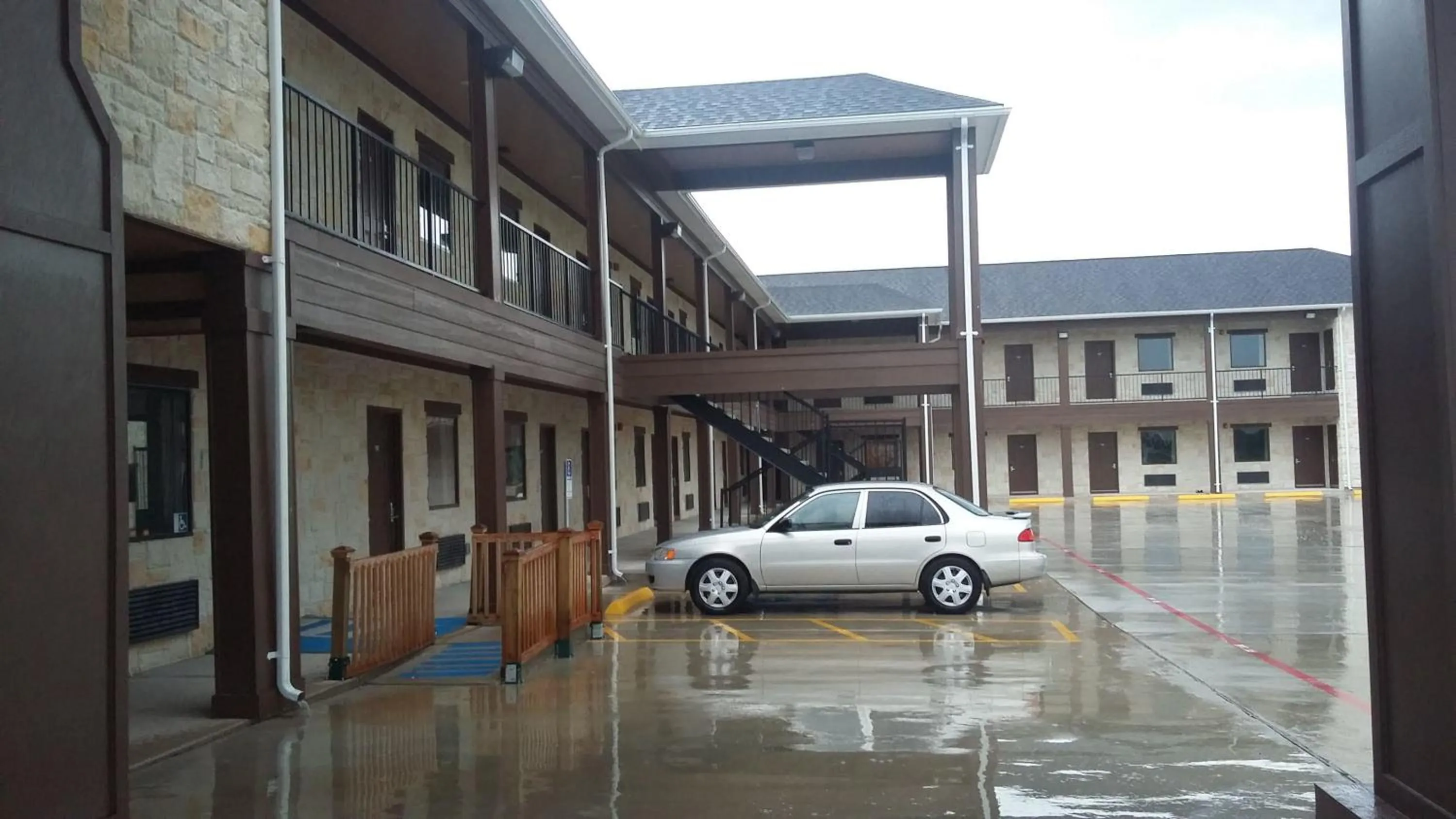 Lux Inn and Suites