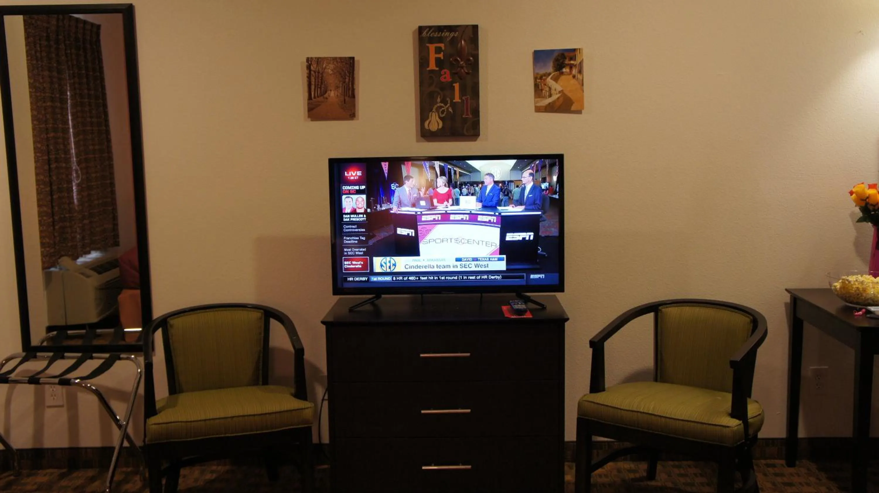TV and multimedia in Lux Inn and Suites
