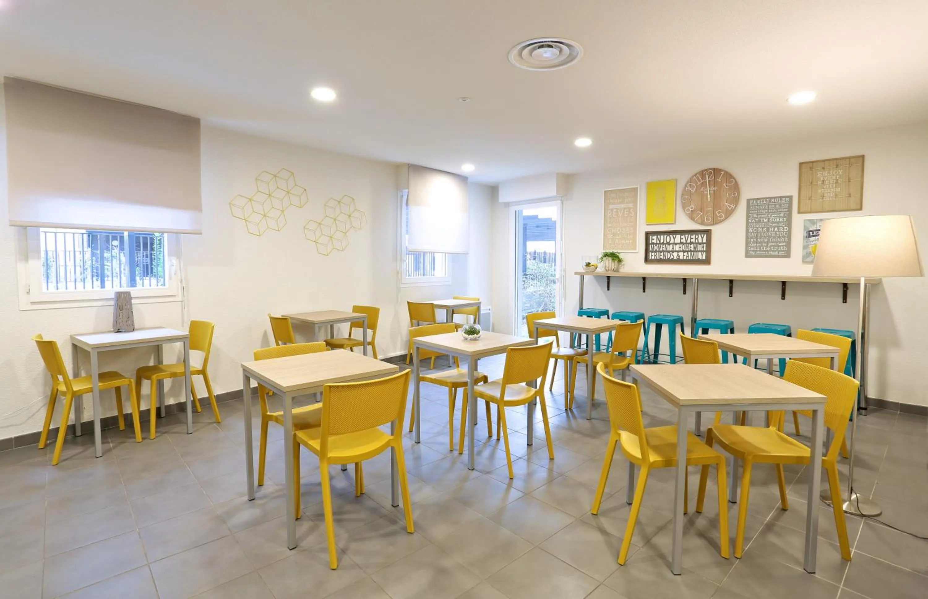 Lounge or bar in Apparteo Marseille