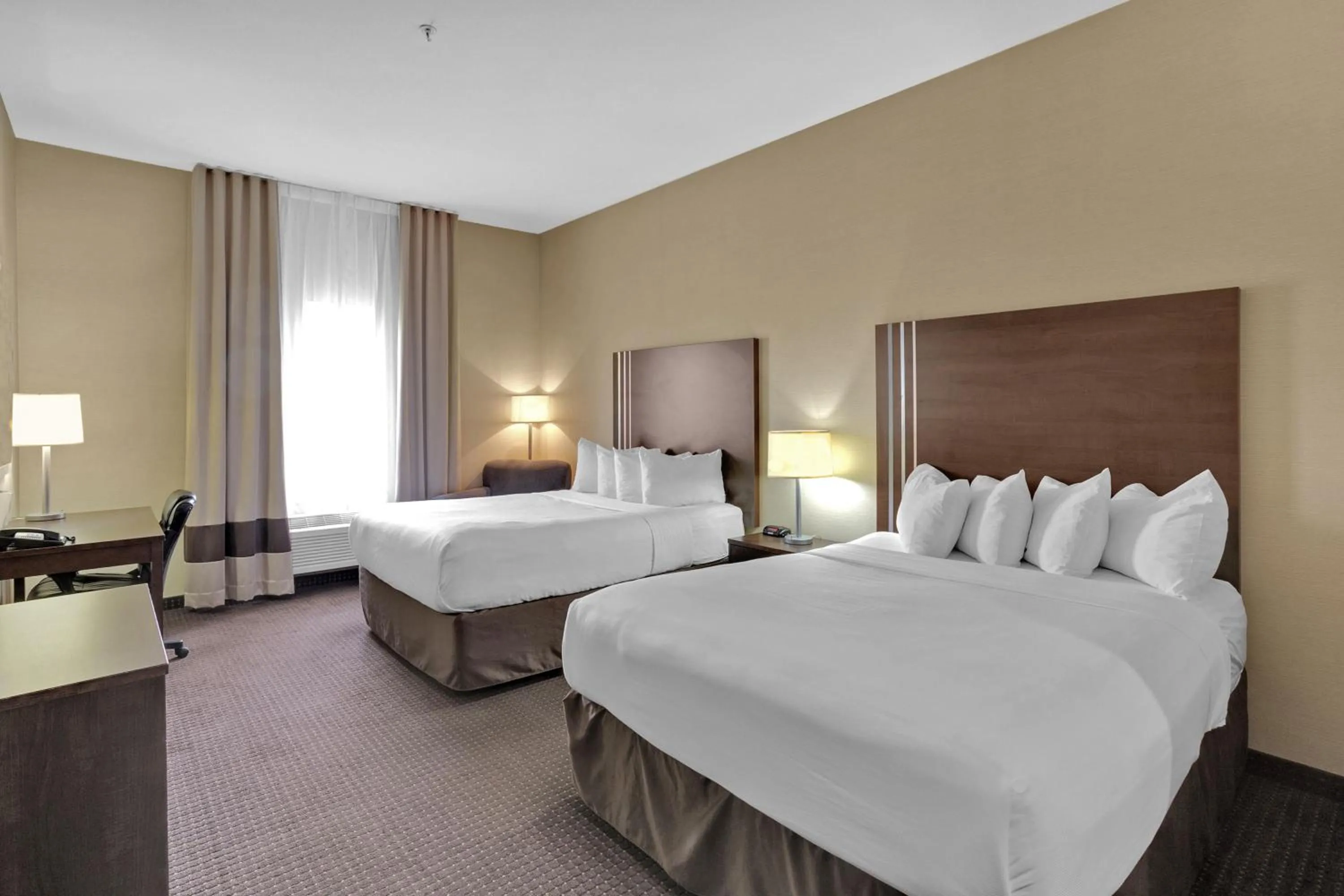 Queen Room in Duvernay Inn & Suites