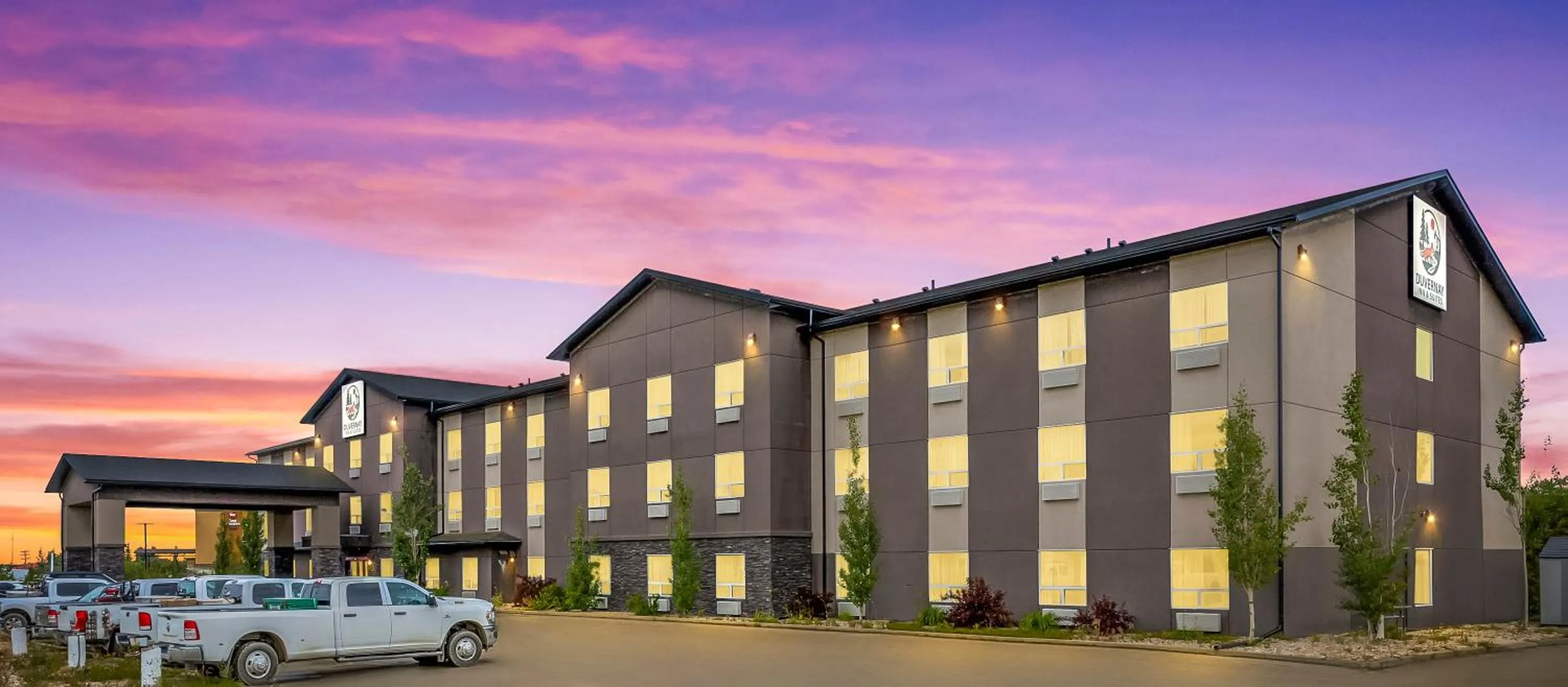 Duvernay Inn & Suites