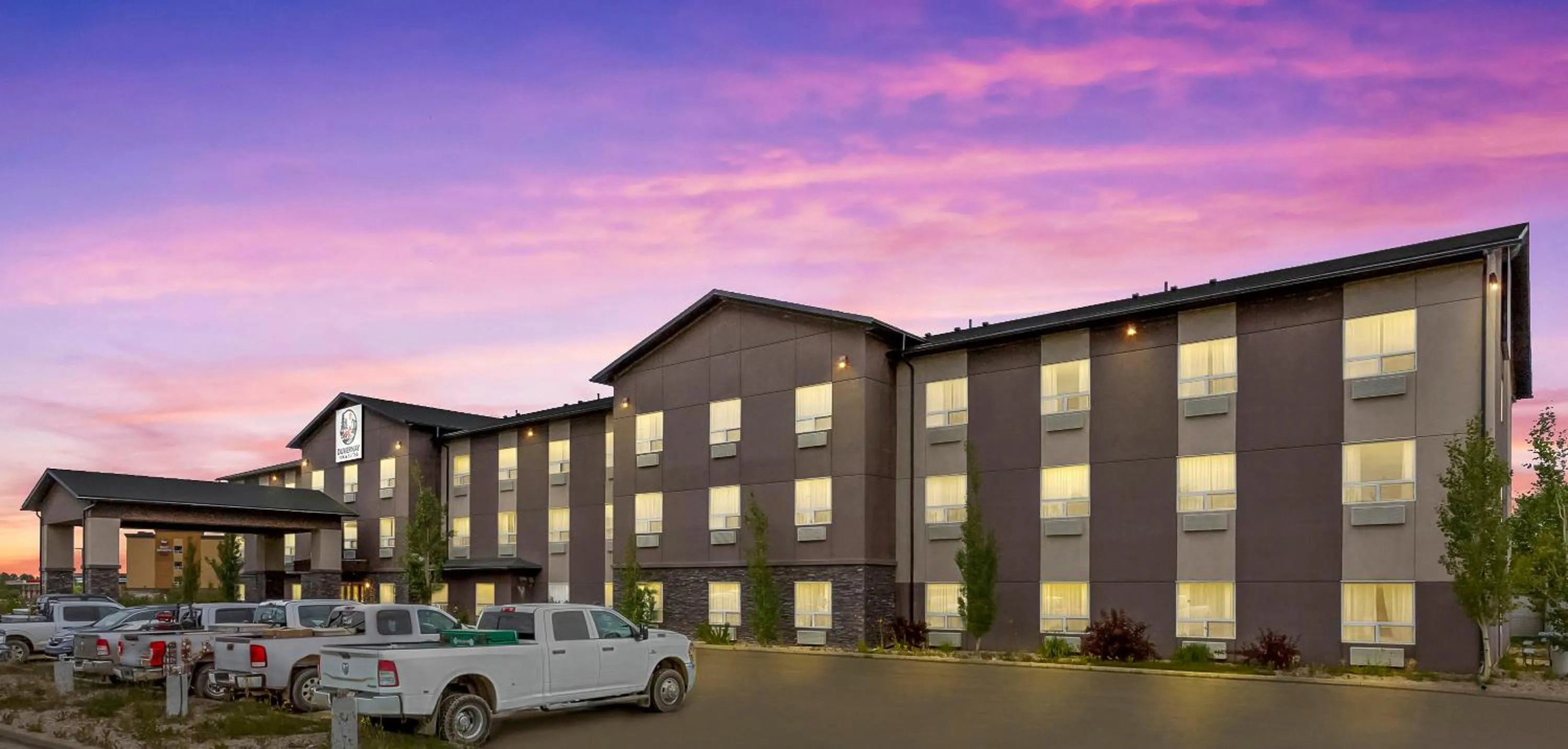 Duvernay Inn & Suites