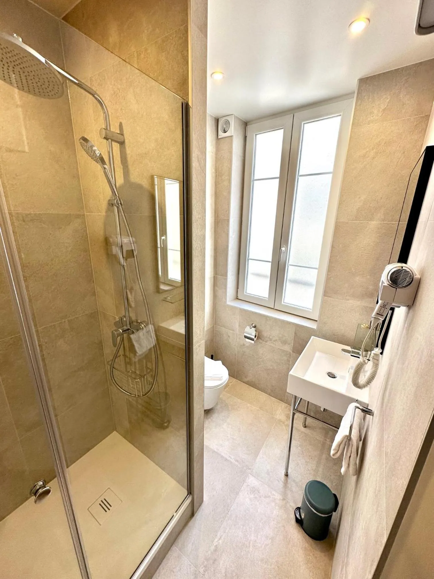 Shower in Hotel Zora