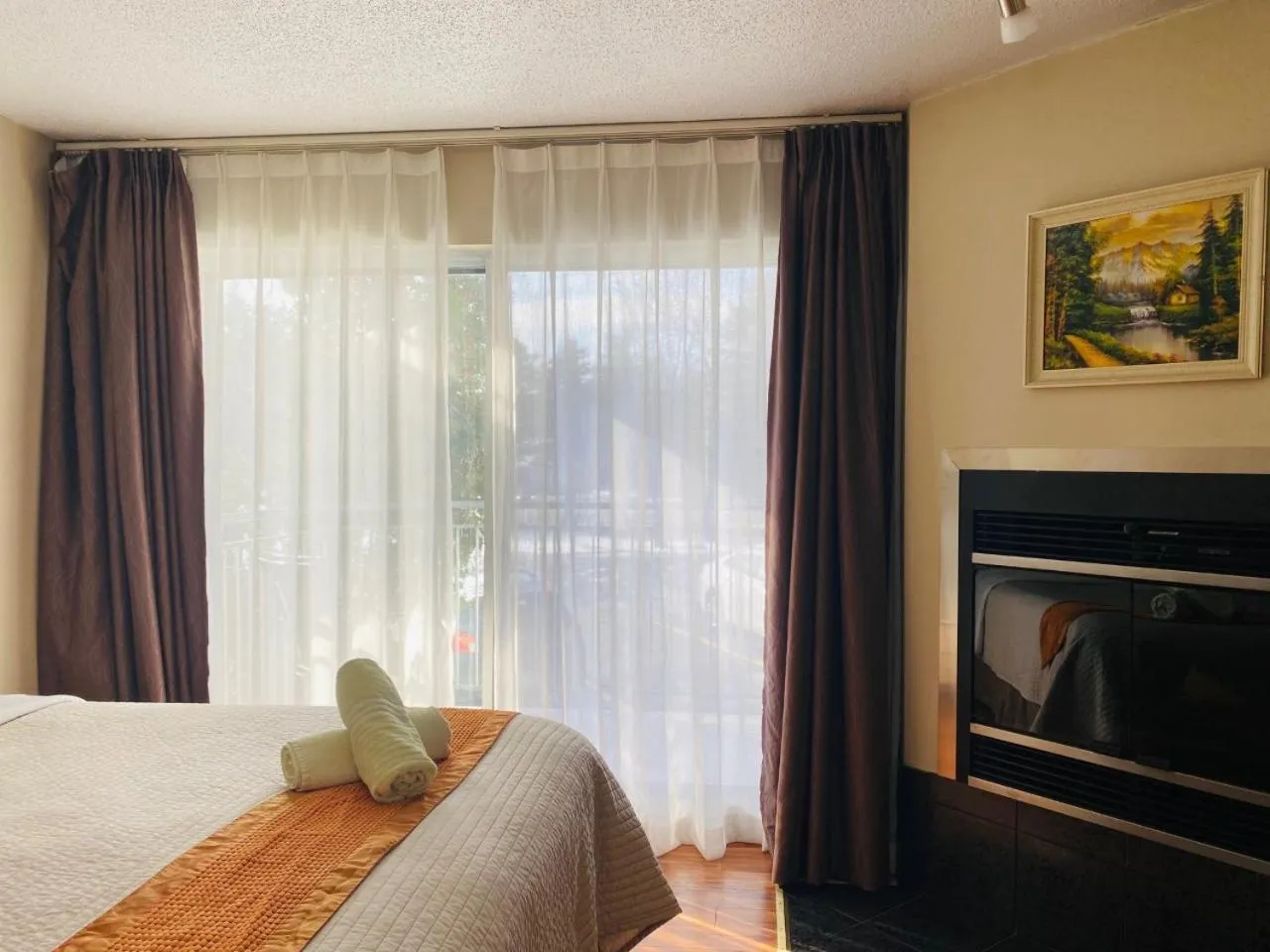 Bed in Excelsior Hôtel Spa Sainte-Adèle